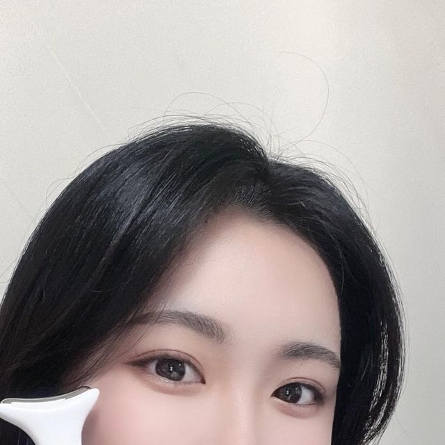 𝒥𝒾 𝑒𝓊𝓃🕊 on Instagram: "#광고 진~짜 옛날부터 쓰던 #또또또쓴템 메디큐브의 제로모공패드!!! 버린 빈통 몇개 더 합치면 엄청나요😎 메디큐브 제품이야 워낙 좋기로 유명해서 말해봤