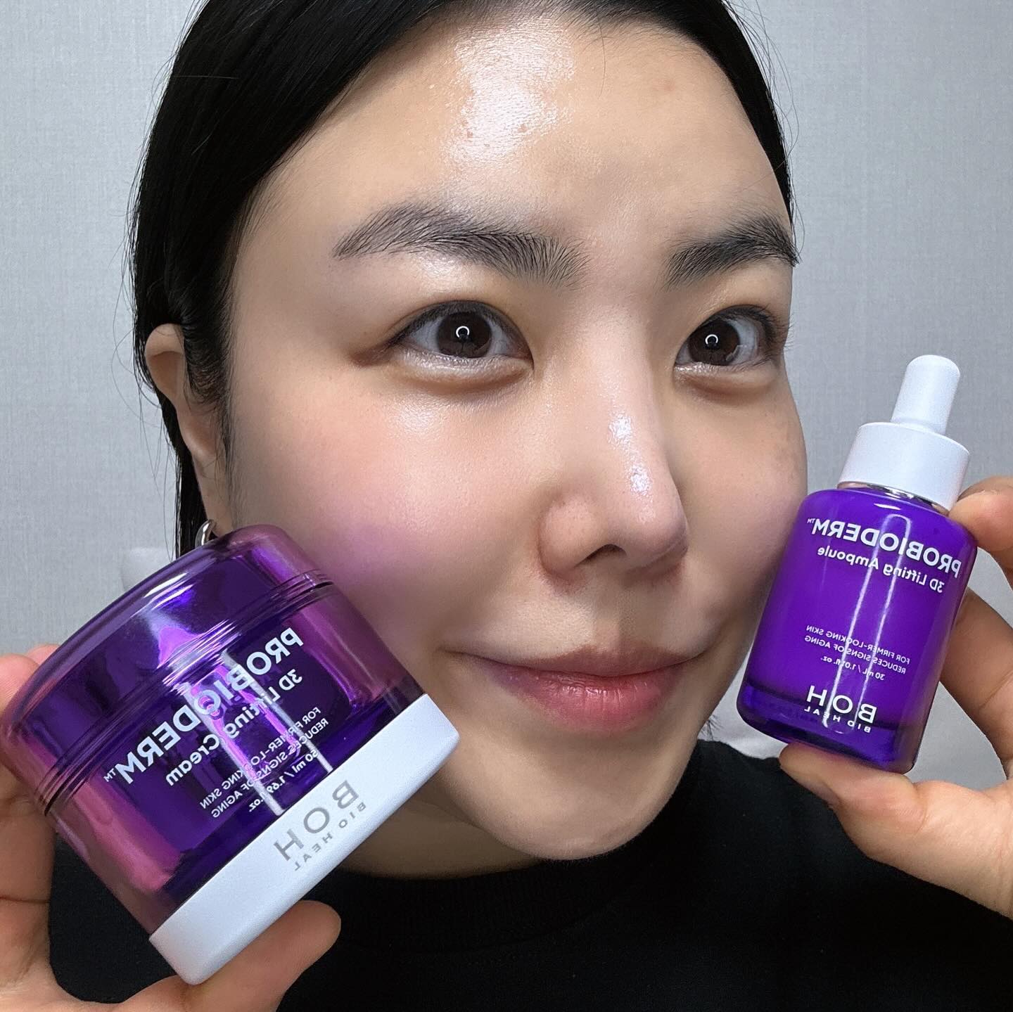 #제품제공 

✅ 바이오힐 보<프로바이오덤 3D 리프팅 앰플/크림>
bioheal.boh_official 

나이가 들어가면서 탄력은 떨어지잖아요😭
저도 한살 더 먹엇다고 피부탄력이 작년같지 않더라구요 피부는 매일 만지는건데 손끝에서부터 느껴지는 변화가 얼마나 속상하던지 흑흑..그래서 인지 자꾸 리프팅 제품에 눈이 가다보니 이름처럼 탄탄한 제품을 발견했지 뭐에욤🫢

뛰어난 리프팅 효과와 사용감으로 입소문 나며 “올리브영 1등“ 탄력크림이었던 바이오힐 보 탄탄크림&탄탄앰플 이 3D 입체 리프팅으로 더 탄탄하게 업그레이드 되어 출시 되었어요💜

✔️그레이드된 프로바이오덤 3D 리프팅 크림
올리브영 1등 탄력크림, 탄탄크림의 업그레이드 버전인 3D탄탄크림!
기존 제품보다 2.2배 더 강력해진 리프팅 효과와 길이/붓기/볼륨까지 다차원적인 3D 입체 리프팅 효과를 선사해주며 피부 부담을 최소화, 유분감과 번들거림 없는 편안한 사용감! 속까지 촉촉하게 채워주며 힘있는 탄탄함을 느낄 수 있어요😍

✔️업그레이드된 프로바이오덤 3D 리프팅 앰플
어느 각도에서도 살아있는 3D 입체 리프팅 효과 3세대 리프팅 앰플인 3D탄탄앰플!
얼굴 입체감의 핵심인 다이아몬드 부위 입체 리프팅 효과와 특허 공법 연성 실리프팅 앰플 포뮬러로 실처럼 쭉쭉 늘어니 피부에 완전 밀착해요~
쫀쫀하게 발리며 빠르게 스며들자마자 피부에 고급진 광채피부가 돌면서 얼굴을 더욱 입체적으로 만들어줘요😉

✔️이런 분들께 추천드려요
•피부 탄력이 떨어지는 것이 느껴졌을 때
•둔해지는 피부 입체감과 볼륨감이 고민일 때
•나이가 들면서 에이징 시그널 케어가 필요함을 느꼈을 때 

피부에 볼륨 탄력과 입체감을 만들어주는 데일리 리프팅 제품으로 바이오힐 보, 프로바이오덤 3D 리프팅 크림&앰플 왕왕 추천👍

 #파룸체험단 #바이오힐보 #프로바이오덤 #프로바이오덤3D리프팅크림 #프로바이오덤3D리프팅앰플 #3D탄탄크림 #3D탄탄앰플 #탄탄크림 #탄탄앰플 #올리브영
