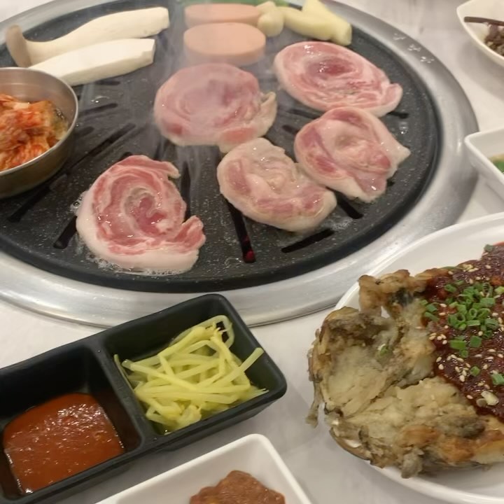 #금순이네고깃집
회오리삼겹살? 꽃삼겹살? 여튼 맛있는거 먹으러 🐷 생선찜이 기본찬이라니 💕
.
#대구죽전동맛집 #죽전동맛집 #대구룸식당 #대구룸있는식당 #죽전네거리맛집 #대구감삼동맛집 #대구죽전역맛집 #대구삼겹살맛집 #대구맛집추천 #대구소고기맛집 #대구맛집베스트 #죽전삼겹살 #대구달서구맛집 #대구삼겹살맛집 #대구회식 #달서구가족행사