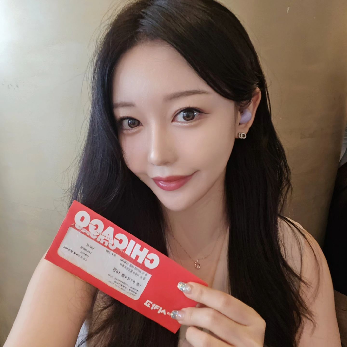 민경아 윤공주 최재림 넘버로 봤는데 존잼 ❤️
유튜브로 진짜 외울때까지 봤는데 
직접들으니 몇배는 더좋다ㅠㅠㅠ

2번째줄이라 표정 다보여서 넘넘 좋았구 
앙상블도 핫걸 그자체ㅜㅜㅠ몸매 넘이뻐서
다욧결심에 불태워주심 ㅎㅎㅎ

러닝 일주일했다고 얼굴붓기 좀 빠져서 조금 만족 😆
슬슬 식단도 해보자구~~ 

여툰 시카고 성공적 ❤️ 담엔 준수찡 나오는 알라딘!