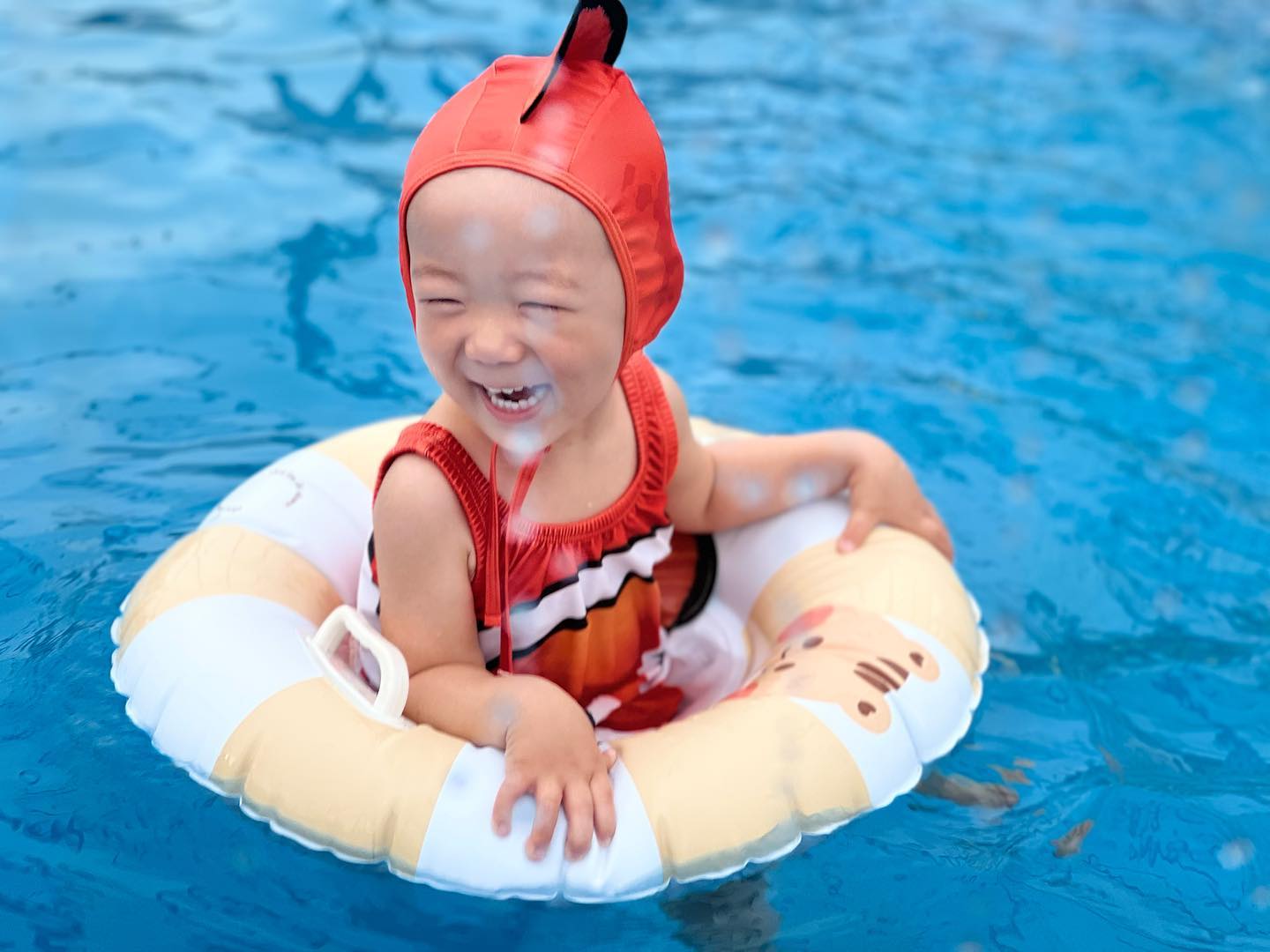 .
4월에 다녀온 1박2일 여행 기록을 이제서야 올리다니..🤣
대구군위키즈펜션 이지파크펜션에서 하루 숙박했는데, 정말 놀거리 볼거리가 많더라구요. 흙놀이, 그네타기, 축구,수영 기타 등등…여러놀이를 할 수 있는 곳! 쭈니가 너무 좋아하더라구요!! 다음에 또 숙박해야겠어요💚

#대구키즈펜션#군위펜션#이지파크펜션