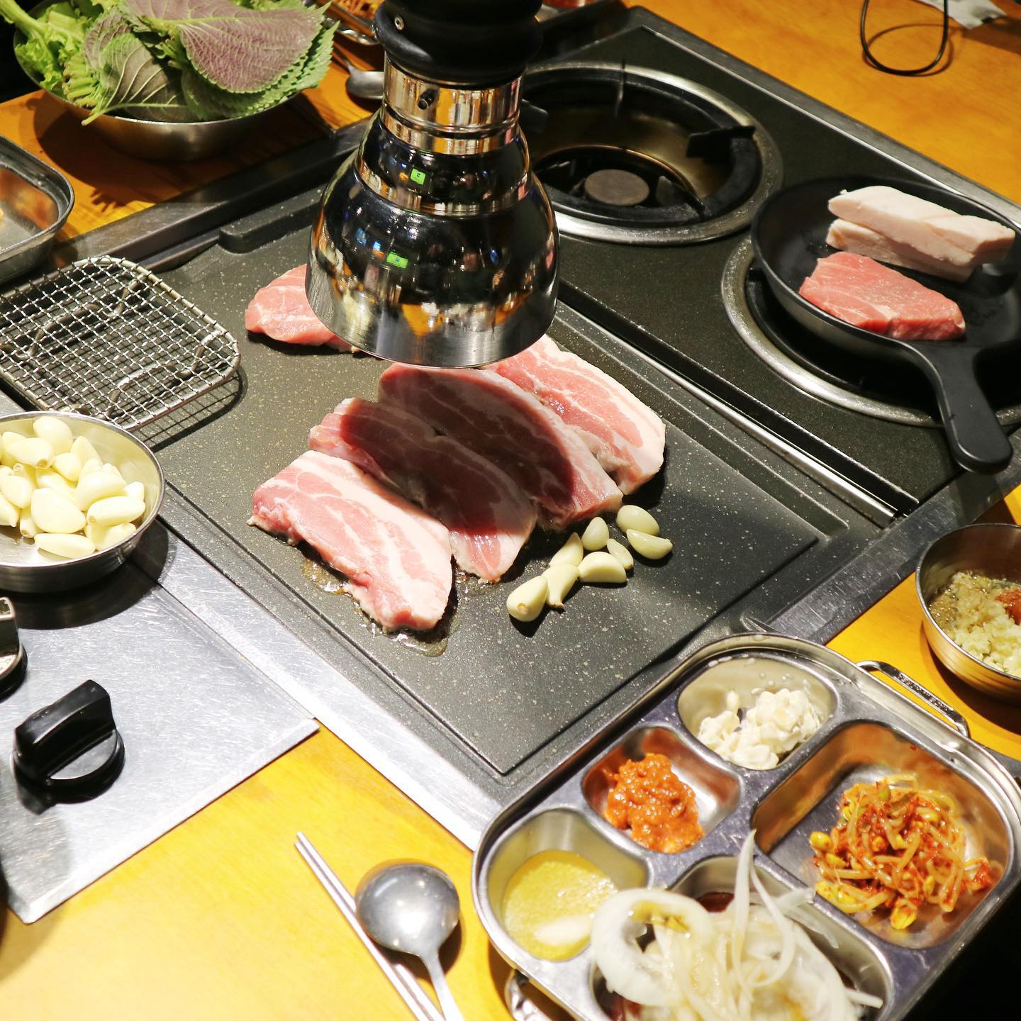 오랜만에 포크팬 🐷🍴

국내산 생삼겹 퀄리티 여전히 굿뜨 ,,,
1인 24,500원으로 배터지게 실컷 먹고옴
가성비 미친 곳이라 무적곤 추천 🤍

.
.
#포크팬 #대구포크팬 #복현동포크팬 #대구맛집 #복현동맛집 #복현동삼겹살 #복현동고기 #복현동고기집 #복현오거리맛집 #복현오거리 #경대북문 #경대북문맛집 #경대북문술집 #복현동술집 #경대북문삼겹살 #영진전문대삼겹살