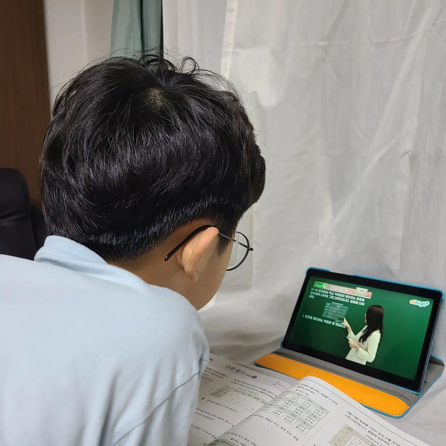 #협찬

남은 2학기 마무리하고, 겨울방학을 어떻게 대비할지 준비하셨나요?

초3 저희 아이는 엘리하이를 하고 있어요
스타 강사진 라인업으로 수준높은 초등 전과목 강의를 제공하고 있는데요
초등 전문 선생님들이 다수 계셔서 아이와 잘 맞는 선생님을 선택해서 학습 할수가 있답니다.

전 학년, 전 과목 콘텐츠를 보유 하고 있는 초등인강 엘리하이는 주요 과목인 영어와 수학은 물론 집에서 학습하기 어려운 국어와 사회, 과학 과목의 경우도 도움을 받을수가 있어요

다양한 도서 콘텐츠를 제공하는 북클럽과 비교과 콘텐츠들까지 활용하다보면 자기주도학습 습관의 기초까지 완벽하게 잡아볼수가 있답니다.

다가오는 겨울방학 어떻게 보내야할지 고민된다면 엘리하이와 시작해보세요!

#엘리하이#초등인강#초등홈스쿨링#초등학습지#초등온라인학습#2학기#자기주도학습#겨울방학#초등겨울방학#초등학생겨울방학#겨울방학계획#예비초등준비