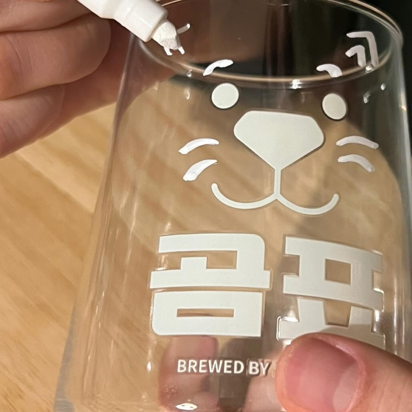 #협찬 #제품광고

본 포스팅은 제주맥주의 서포터즈 활동의 일환으로 제품을 제공 받아 작성하였습니다 🐻

곰표 밀리에 잔꾸 시음단 !

오리지널 곰표밀맥주와 함께
신상 프루티 곰표밀맥주 출시 되었어요 🖤

두가지 모두 시음을 할 수 있는 기회와
곰표 전용잔과 마커펜 미션키트 패키지 도착 🤍

곰표 오리지널의 맛은 달달한 🍑향 
신상 곰표 프루티 상큼한 🍊향이 솔솔 !
나만의 곰표 맥주잔으로 귀엽게 꾸미는 재미까지 ✨
스윗한 오리지널과 밀맥과 상큼한 한라봉 오렌지향 가득한 신상 프루티 곰표밀맥주 강추합니다 💛

#곰표맥주 #곰표밀맥주 #곰표밀맥주프루티 #곰표맥주프루티 #곰표오리지널 #곰표프루티 #제주맥주