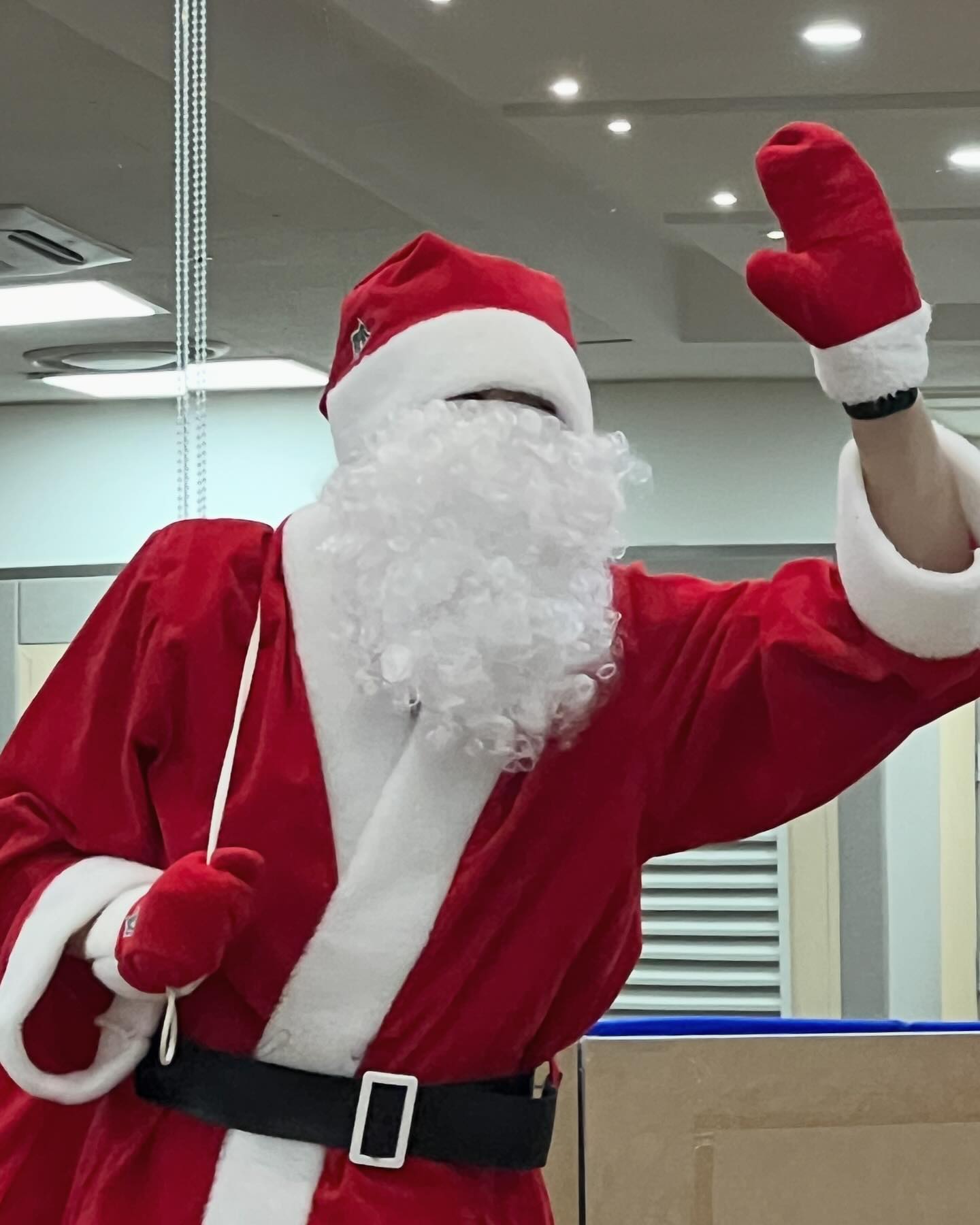 𝑴𝒆𝒓𝒓𝒚 𝑪𝒉𝒓𝒊𝒔𝒕𝒎𝒂𝒔 🎅🏻

크리스마스가 시작되는 하루 전날
트니트니에서 산타할아버지 등장! 👀

선물 받고 신이난 지안이♥️
퇴근한 아빠와 함께 여유로운 시간을 보냈지

#20231223
#39개월아기일상 
#크리스마스를기다리며🎅