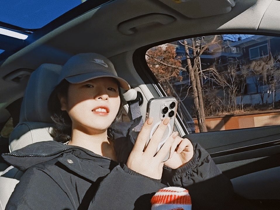 브이로그 너낌으로 찍어쥬심