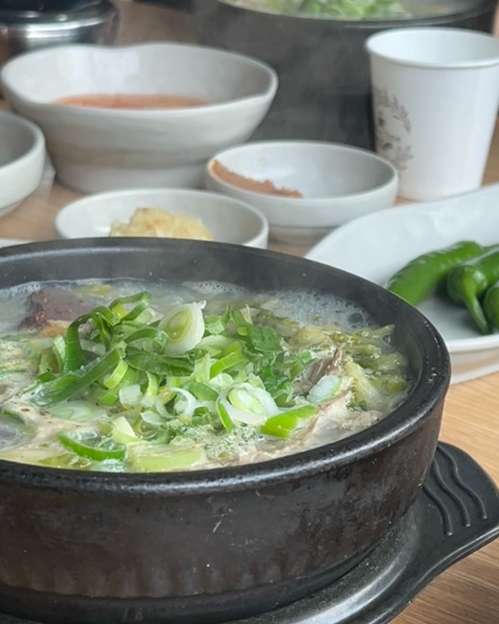 지글지글 역시 이 맛이지요 ㅋㅋ
#해장국 오랜만에 너무 맛있게 먹었음 ㅋㅋ
#선지 들어있는 해장국 ㅋㅋㅋ

#수성못해장국맛집 #대구해장국 #맛있는해장국