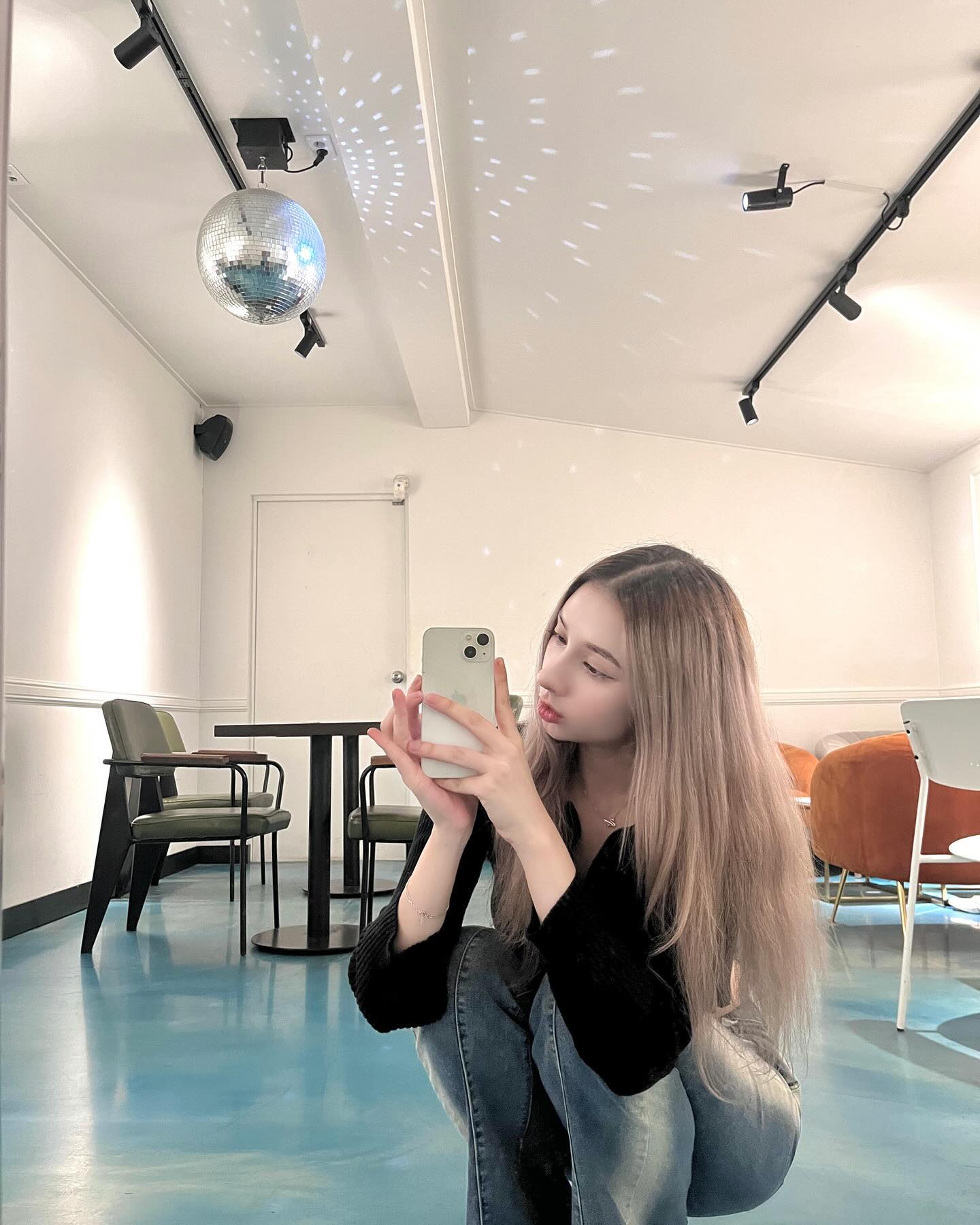 인생 살면서 첫 경락 후기 ❤️
가인미가 부천 상동역점에서 에스테틱 받았어요
 당일에 잠을 제대로 못 잤어서 얼굴도 퉁퉁 부어있었는데 마사지 받고 붓기가 다 빠졌을뿐더러 효과를 바로 봤답니다 🫶

간지럼을 정말 많이 타는편이라 마사지 잘 못 받는데, 간지럽지도 않고 긴장도 잘 풀어주신 상태로 해주시니 근육통 일절 없어요 ❤️

너무너무 힐링되는 시간이였어요
고마워요 ⭐️
.
.
#가인미가 #가인미가부천상동역점 #경락 #얼굴경락 #경락마사지 #얼굴경락마사지 #작은얼굴관리