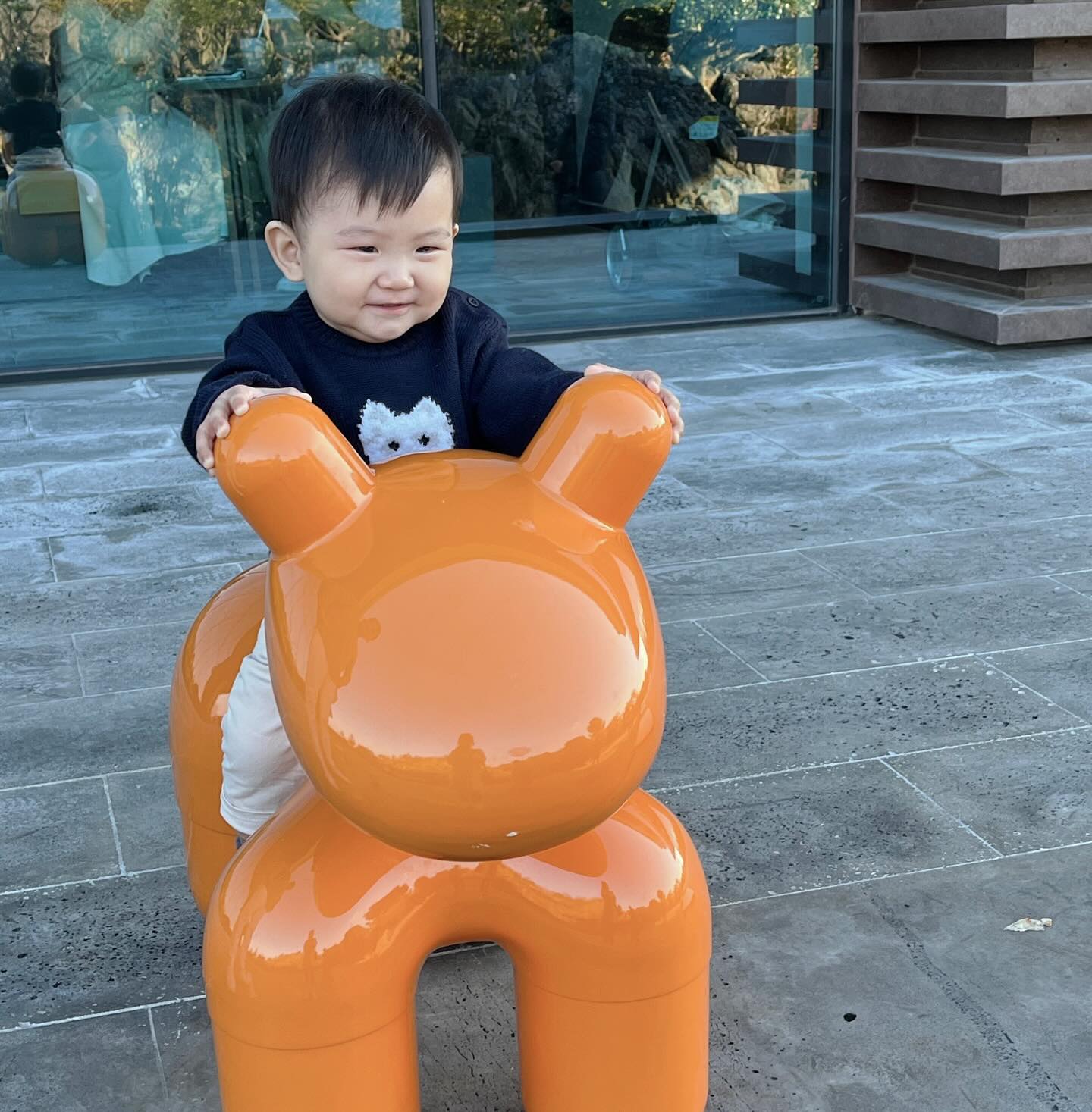 우유 한잔의 여유를 아는 남좌 

#도현_제주 #제주여행 #아기와제주여행 #11개월아기 #아기일상 #제주송당스타벅스 #제주도여행