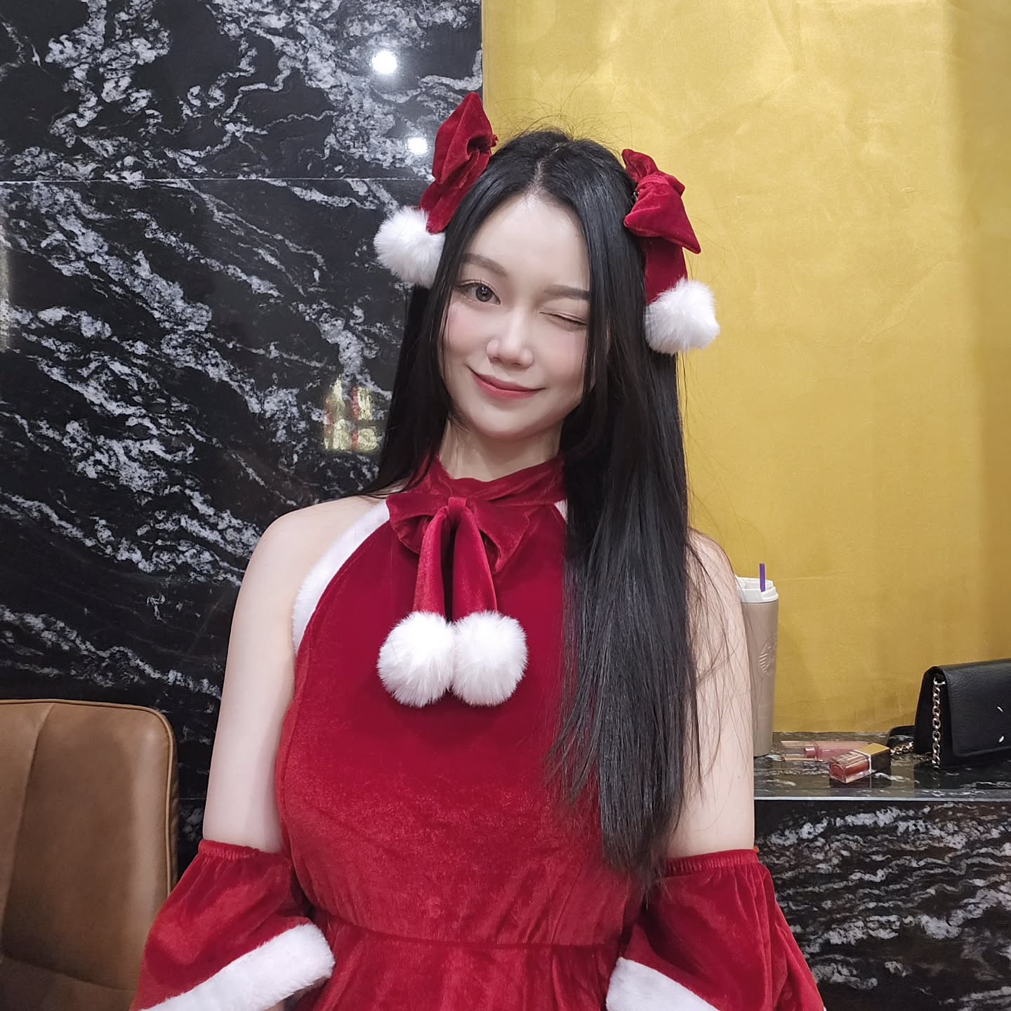 #merrychristmas 
수수맘 컴백 !! 
저는 오늘 울 수수랑 케익먹고 놀 예정입니다 ㅎ.ㅎ
다들 행복한 크리스마스 ! 따뜻한 크리스마스 보내용 🎄
이따 하얼빈 볼거같은데 다들 영화한편에 행복한 저녁 되시길 😆🌽