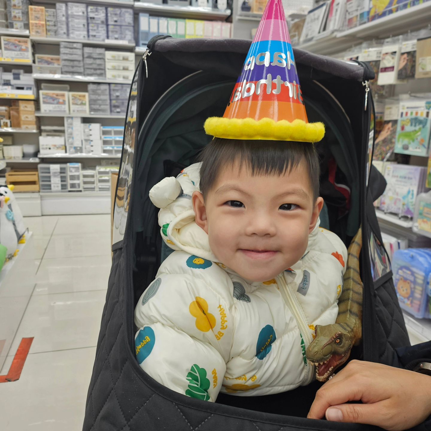 우리아가 
벌써 태어난지 24개월! 
두돌 생일 축하해 
널 낳은건 세상에서 내가 제일 잘한것...
앞으로도 아프지말고 무럭무럭 건강하게 자라자 
생일축하해 내아가야 ☺️

#두돌 #두돌생일 #24개월아들 #아들맘스타그램