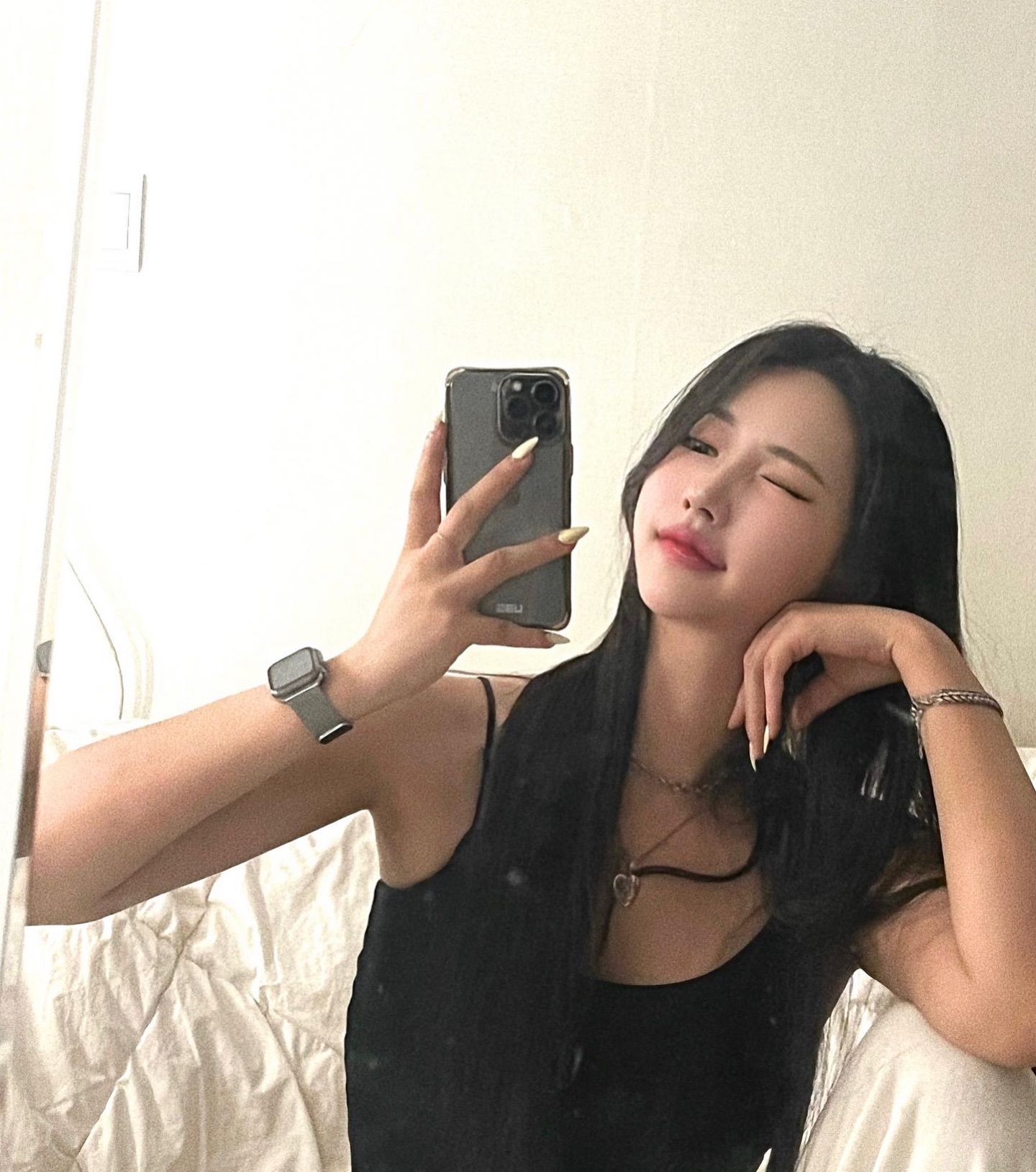 곧 크리쑤마쑤🎄

　
#거울샷 #거울셀카 #불금 #포토존 #크리스마스 #크리스마스준비 
#오랜만에 #오랜만에업뎃 #아이폰 #아이폰케이스