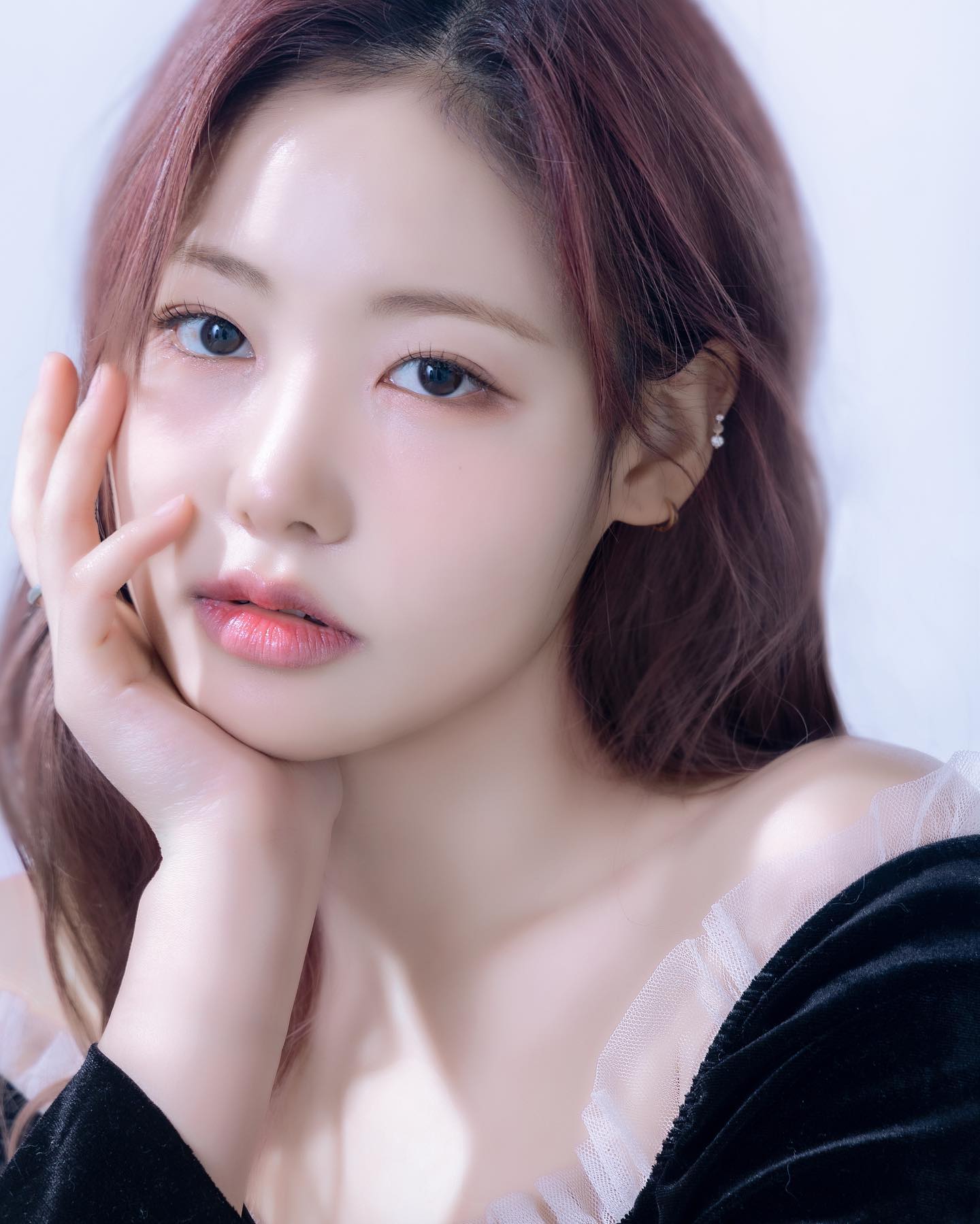 머리색도 예쁘고 메이크업도 찰떡이고 사진도 잘 찍어주셔서 만족 100%인 작업물..♥

Hair jinivich_han.e_e 
Makeup wani_make.up 
Photo mh_daegu 

#대구스냅 #프로필 #빨간머리 #프리랜서모델