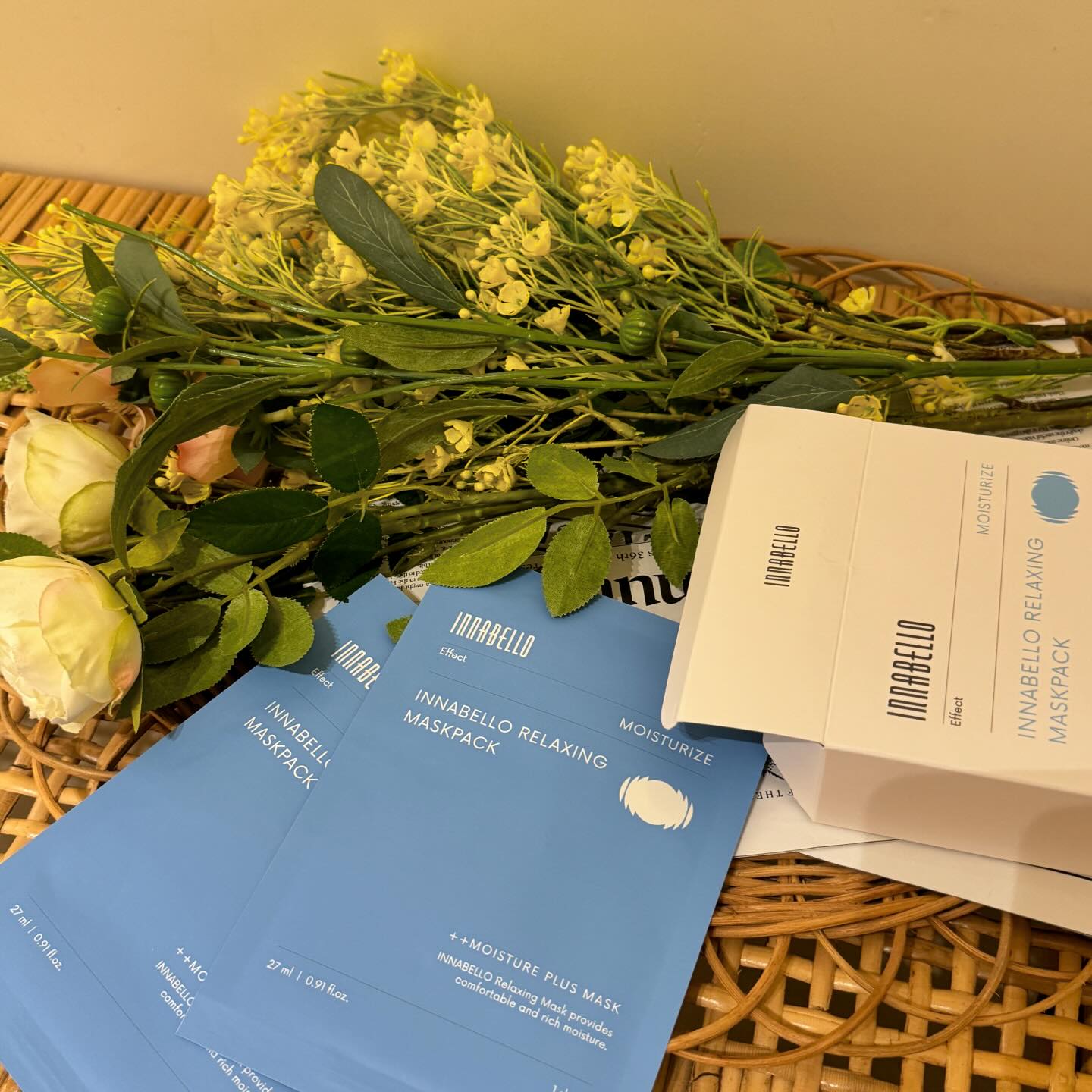 #협찬

🧏🏻‍♀️ 이나벨로 릴렉싱 마스크팩

제주 여행으로 힐링 하였지만
피부는 그렇지 못 하다는 사실.. 🥹
자외선으로 지친 피부에 
진정에 좋은 성분인 진흙 버섯 추출물과 
작약뿌리 추출물, 녹라 추출물로 피부에게 휴식을 🫶🏻

무엇보다 앰플 한통만큼의 낙낙~ 한 에센스 양으로
끈적임 없이 흡수되어 촉촉하고 산뜻하답니다 >.<

✔️ 안전 성분인 ewg 1등급 성분 함유

#홈케어 #수분팩 #수분마스크팩 #진정팩 #진정마스크팩 #앰플한통 #주름개선 #보습관리 #더마코스메틱 #이나벨로 #알리코제약

innabello_official