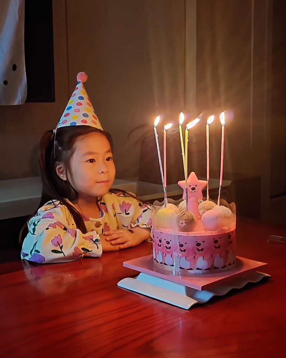 🥳 #hbd 
올해 루아 생일은 추석날이라
할머니가 해주신 맛있는 명절음식먹고
직접고른 아이스크림 케익으로 마무리

뭔가 조촐하지만 내 마음만큼은
엄청 축하한다구😍

#김롸스타그램 #생일 #생일케이크
#6번째생일 #생일축하해 #딸스타그램