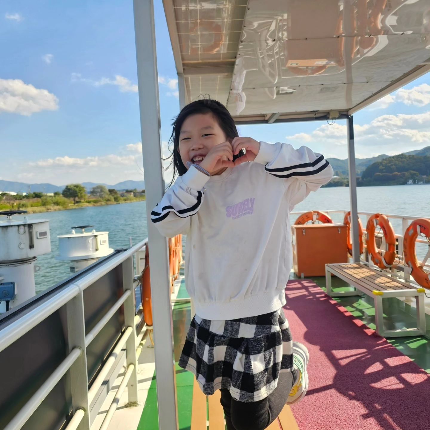 유람선의 그녀들
.
.
#두딸맘