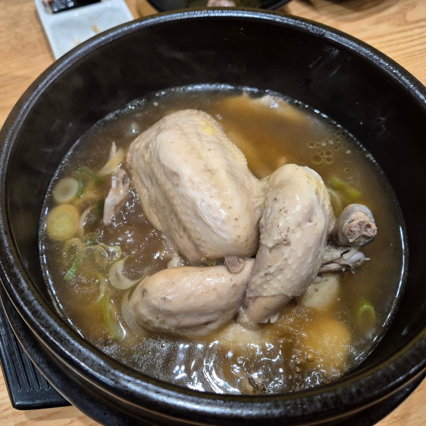 가성비 삼계탕!
정대감한방삼계탕 범물점 다녀왔는데 만원대로 먹을 수 있어요ㅎㅎ
그리고 한방 삼계탕이라서 국물이 너무 맛있어요:)

#범물동밥집 #범물동맛집 #대구수성구삼계탕 #대구삼계탕 #범물동삼계탕