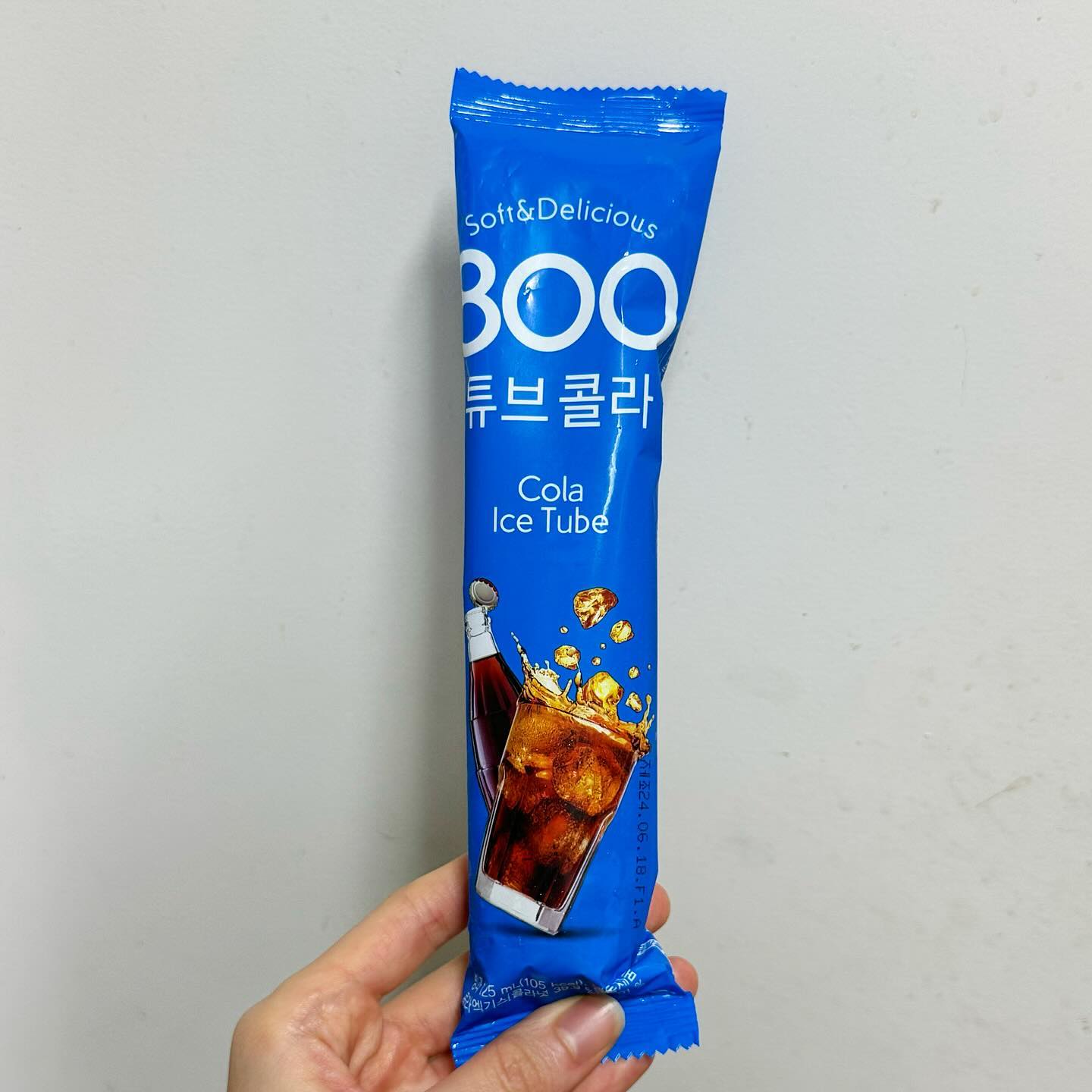 #cu #신상아이스크림 #800튜브콜라 (800) 🥤

800튜브초코맛이랑 가성비쭈쭈바 출시했는데 발견해서 먹어본 후기🔥

부드러운 식감에 맛은 콜라슬러쉬 그런 달콤시원 익숙한 콜라맛으로 무난무난하게 여름에 먹기 좋을듯한 쭈쭈바👍
-
#빵효진_cu