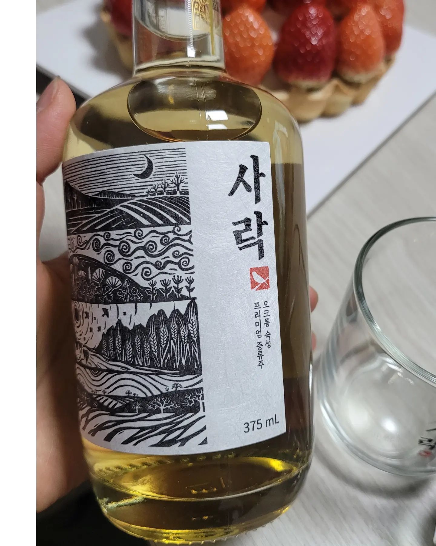 크리스마스 이브니까 
사락 한잔 해주고~
오크통 향 지대로다~~~♡ 
완전 해피 2배
33도인데 왜 안취해?🤪