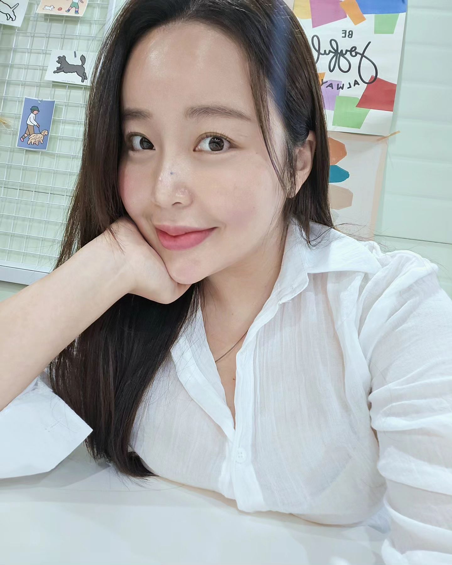 오랜만에 사진 찍어버리기♡

며칠 전에 피부과 다녀왔다구 또 이마광이 빤딱쓰
이번엔 인모드랑 에어젯 받고 왔는데 만족합니다,,,♡
에어젯 두피에 맞는다고 해서 초큼 놀랬는데,,!

합쳐서 인어젯 이라고욤..? 효과 보니 자주 찾을듯,,,♡

#인어젯 #에어젯 #인모드 #강남피부과 #압구정피부과 #리프팅시술 #디앤에이피부과