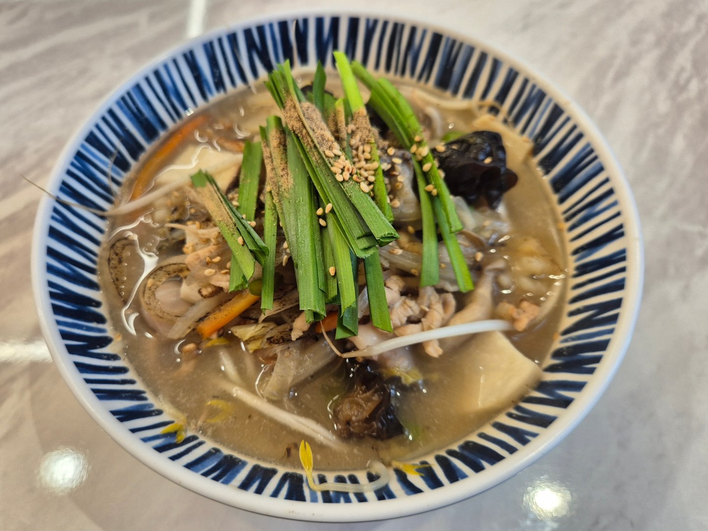 #광고 #협찬 

일산 웨스턴돔에서 맛있는
짬뽕 한 그릇 먹고 싶다면
짬뽕 전문 중식당 '금문'이랍니다~ 

짬뽕, 백짬뽕, 불짬뽕까지
푸짐하고 든든한 건더기가
있어 맛있게 먹을 수 있어요. 

날씨가 쌀쌀해져 얼큰한 면 요리
당기는데 앞으로 자주 가게 될 것 같아요😊 

#웨돔맛집 #웨돔중식당 #웨스턴돔맛집 #웨스턴돔짬뽕 #웨돔짬뽕 #일산짬뽕 #고양짬뽕 #정발산역맛집 #정발산역짬뽕 #정발산짬뽕 #일산동구청맛집
