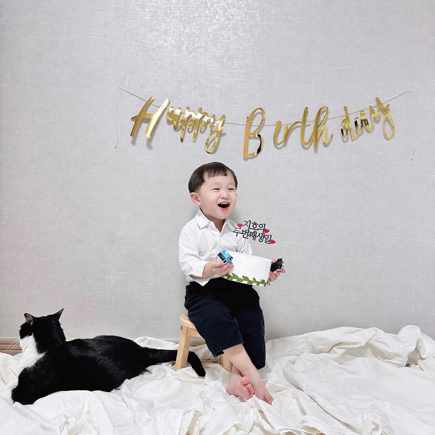 𝟐𝟎𝟐𝟑.𝟎𝟏.𝟐𝟐
지호의 두번째 생일 ♡ ⋆⁺₊⋆

앞으로도 항상 건강하고
지호의 모든 날이 반짝이고 행복하길 ⋆⁺₊⋆