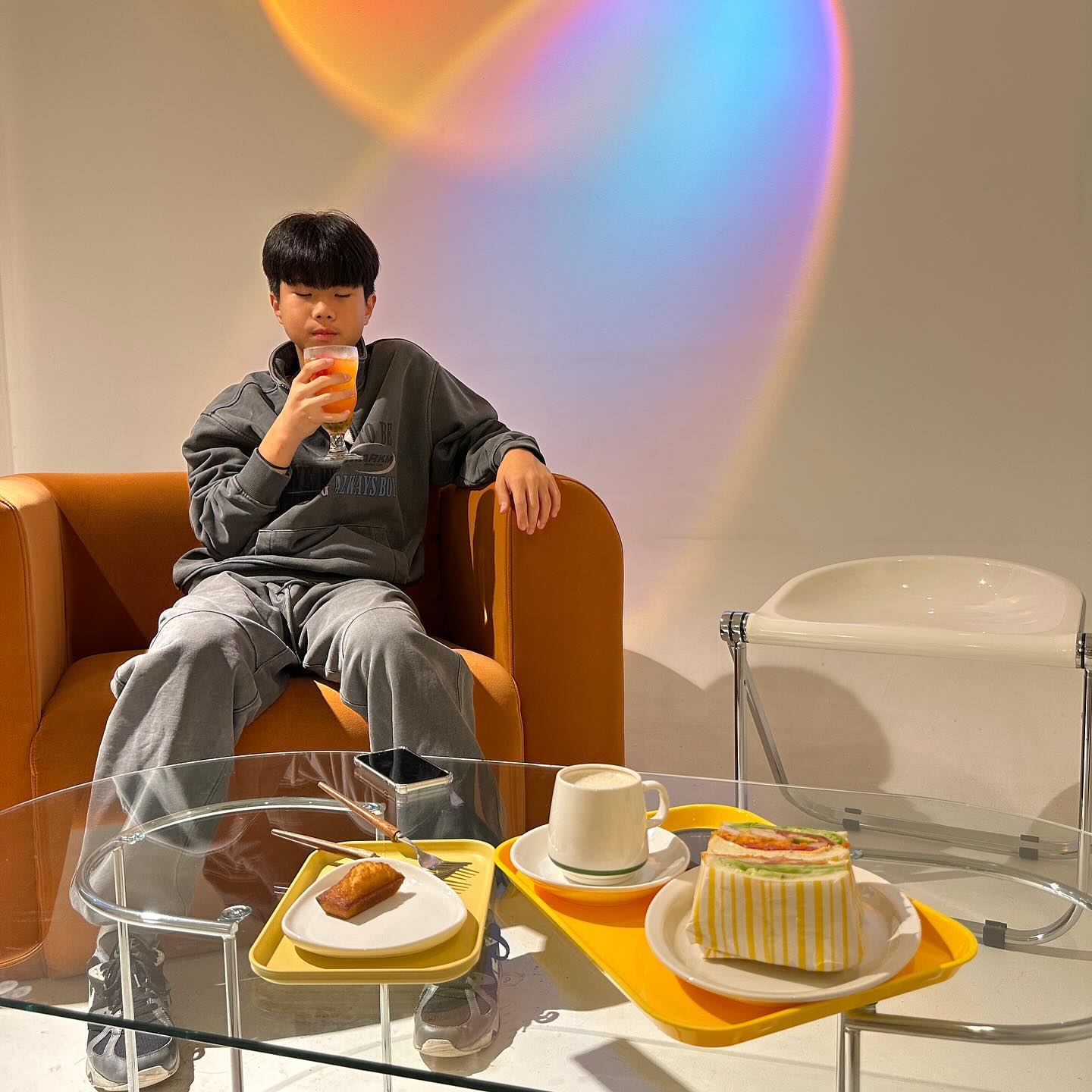 이제 엄마키를 훌쩍 넘어버린
사춘기소년