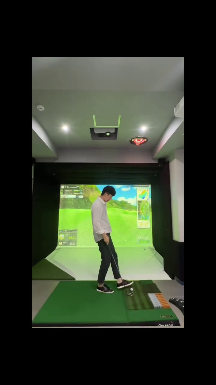 #구찌교실 3교시
#구찌모음 (심화편)

1차 #시청광장CC
2차 #베이징벙개 
3차 #골뱅이집 

영상에서 술 냄새나도
꾹 참고 끝까지 보기😉

#아아아 #리액션장인 yoonwoo.golf 
#FORE #확성기 woo_my.golf 

#순한맛만골라골라 👼
