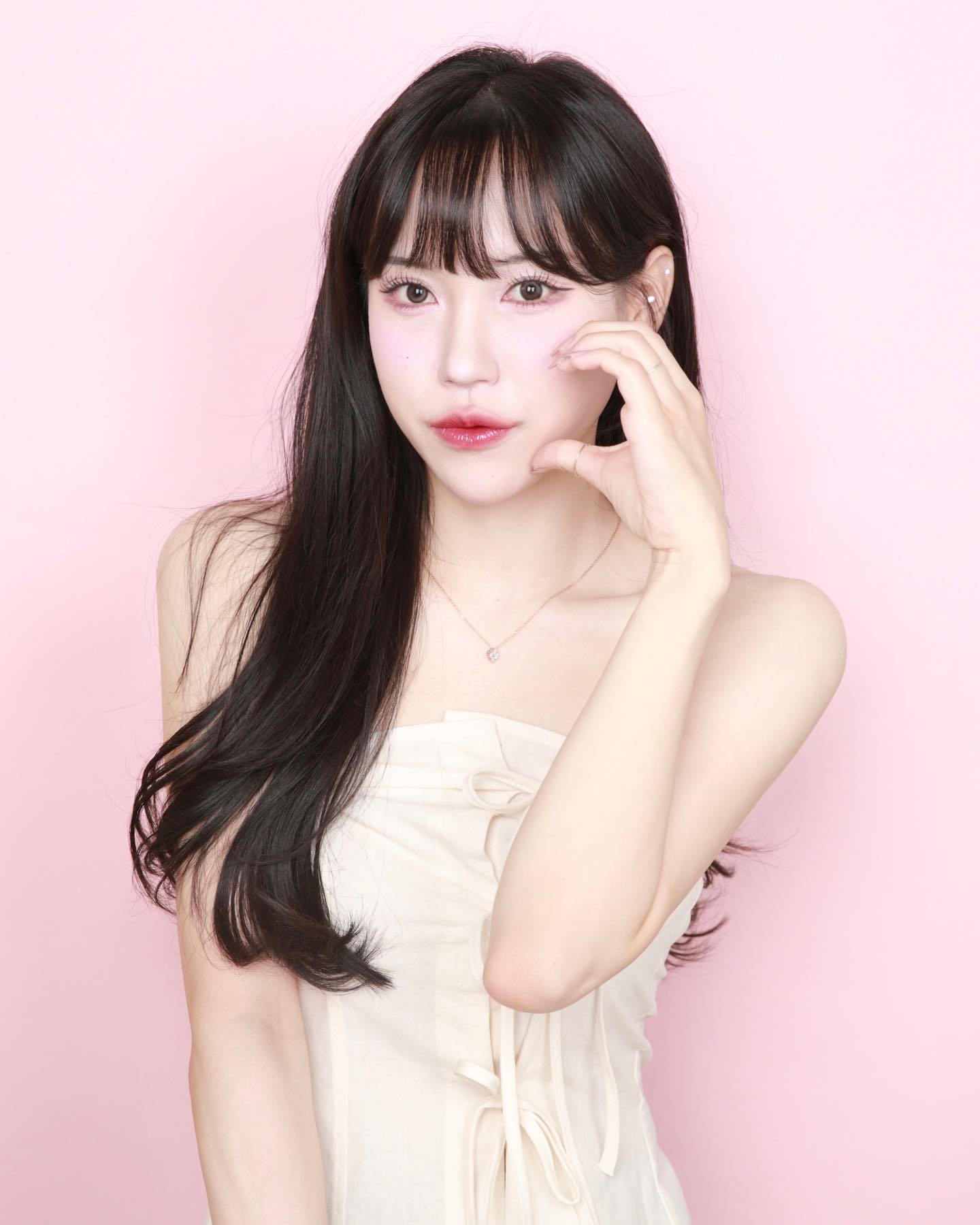 나의 25 기록하기
그리고 빠질 수 없는 나의 하트 사랑..♥

#협찬 
recorded.rcdd 홍대점에서 셀프 사진 찍고 왔어요!!
카메라 ,조명 색감이 너무 예쁘게 나와서 저는 원본 사진들도 받아왔답니다 
🩷셀렉 1컷 이외에 촬영 전체 파일 받고 싶으시면 추가 결제하시면 됩니다!!

1:1 밀착 보정도 너무 섬세하게 해주시고 친절하게 안내해 주셔서 
완성본까지 기분 좋게 받아 올 수 있었어요 🩷
 
예쁜 얼굴 만들어주셔서 감사해요 다음에 또 방문하겠습니다 🩷

#레코디드 #프로필사진 #증명사진 #셀프증명사진 #셀프사진관 #홍대사진관 #홍대역증명사진 #홍대역사진관