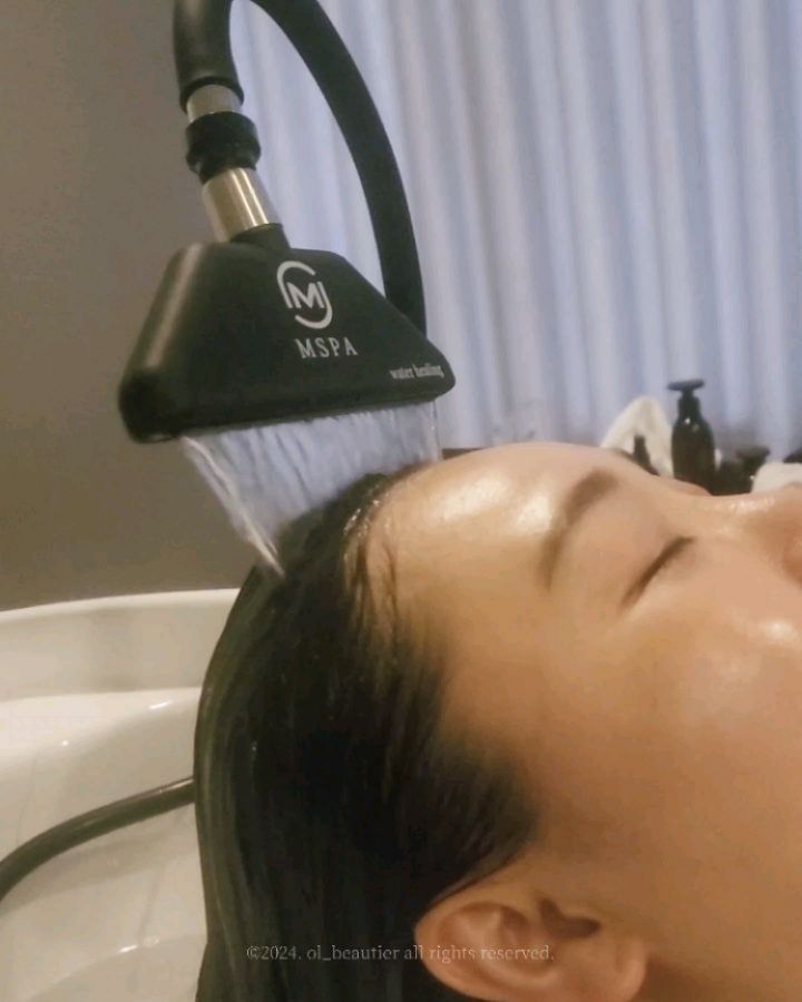 #일상 treatz.spa shihyo.official

시효 루트피스 테라피 받으러 트리츠스파 방문하기.
요즘 여름이라 헤드스파 받으러 많이들 가는 분위기같더라고요.
웰컴티, 엔딩티까지 정말 완벽하게 준비해주시고 너무 기분 좋았던 60분 관리였던 것 같아요. 개인적으로 모든 관리는 60분은 짧고, 90분 이상은 받아줘야 만족스러운 느낌이 드는 것 같음.

혹시 가시게 되시면 90분 관리로 받아보세요. 🌿🌱
얼굴 관리도 좋지만, 헤드스파도 너무 좋은듯. 😌💆‍♀️

시효 제품들은 향기도 좋고, 마무리감도 너무 괜찮아서 담에 한 번 진짜 제대로 써볼 예정입니다.

#시효 #트리츠스파 #헤어스파 #시효루트피스테라피