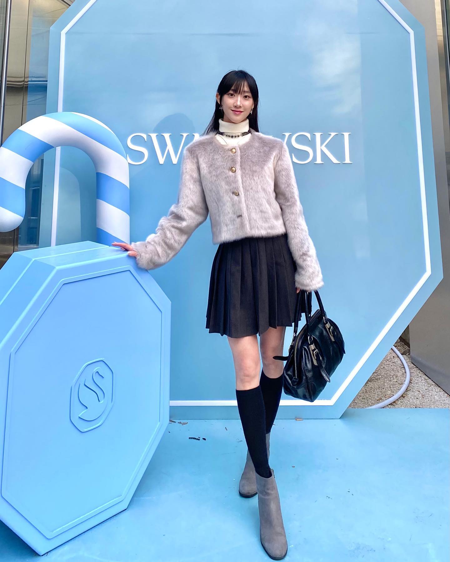 솨로브스키 〰️🦢
swarovski