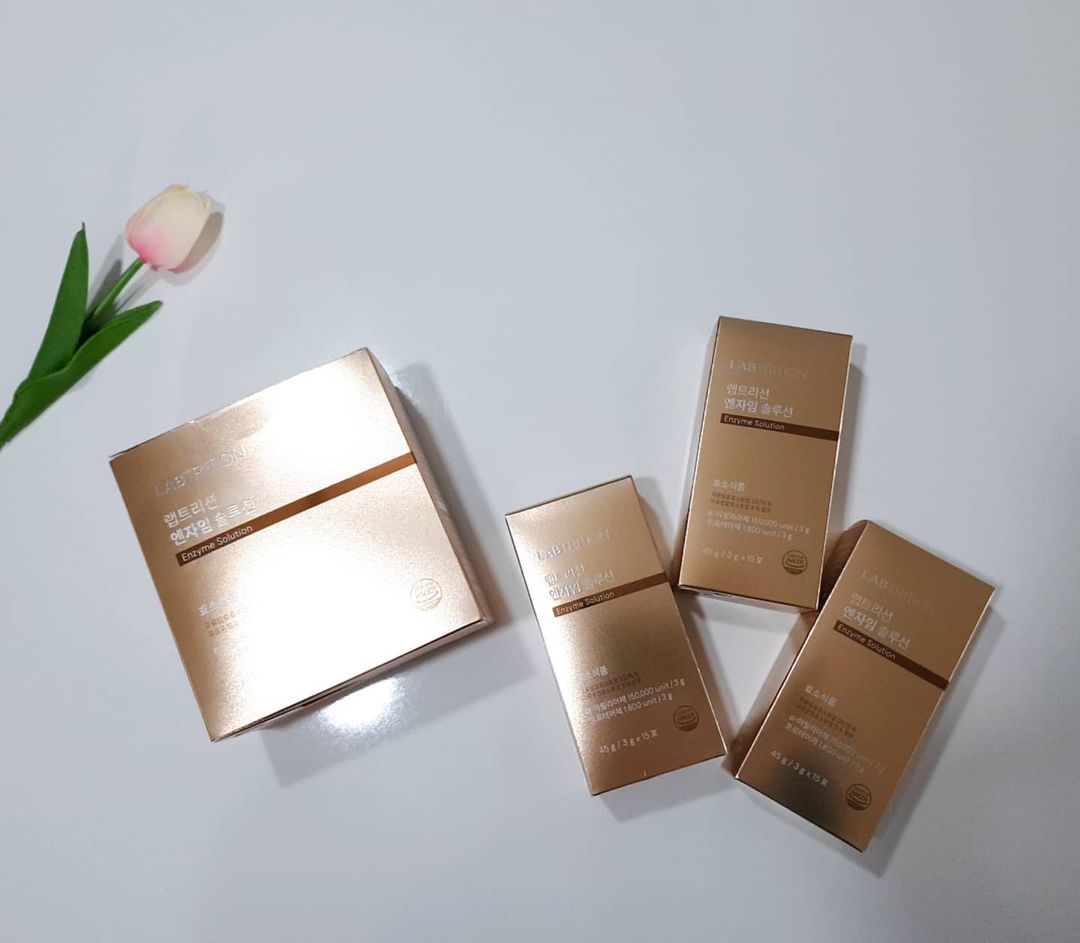 𝚜𝚎𝚘𝚢𝚘𝚘𝚗 𝚖𝚘𝚖 ◡̈ on Instagram: “#협찬 요즘들어 밀가루 음식을 먹으면 소화가 잘 되지않아 더부룩한게 오래가곤했는데 식전에 '랩트리션 엔자임 솔루션'을 한포 먹으니 소