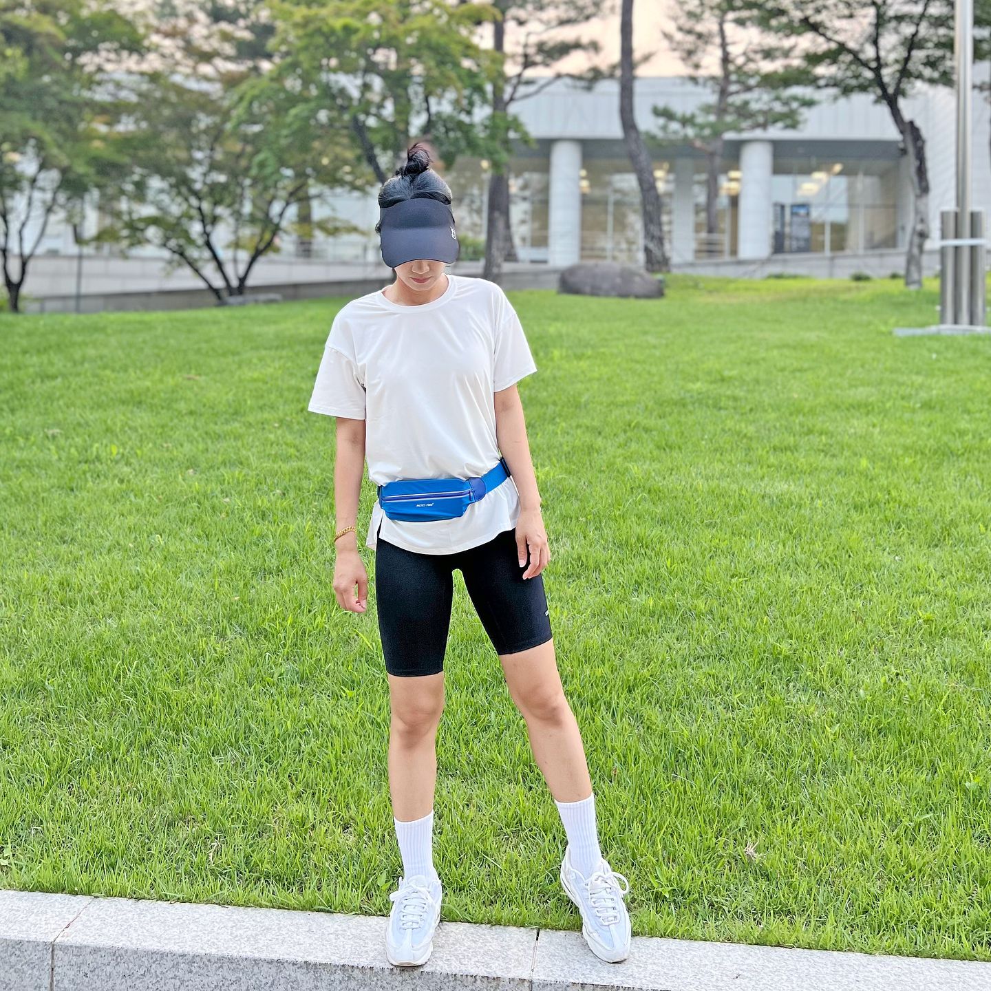#협찬

매일 만보걷기 한지 벌써 4년이 넘어가다보니
걷는건 일상이 되고 
달리기를 시작하니 요게 묘한 매력이 있어서 
열심히 달리고 있는데요. 

운동할때 손에 핸드폰을 쥐고 있으면 힘든데
📍<디트리 슬림 허리백 러닝힙색>을 착용하기 시작하니
러닝하는데 더욱 편리하더라구요! 

운동하시는 분들은 ✔️하나씩 다 가지고 있는
러닝, 산책, 등산, 산보, 조깅 할때 ✔️필수품!!

✔️방수재질이라 땀을 흘려도 가방안에 있는 것들은
오염되지 않아서 좋고

색깔별로 구비해놓고
매일 새로운 색으로 기분전환하며 운동할 수 있어요! 

이어폰 충전독, 스마트폰 넣어서
운동하기에 안성맞춤이더라구요! 

✔️아이들은 자전거 타거나
밖에서 놀때 간단한 소지품 넣어주면 딱인데
신축성이 좋아서인지 아이도 잘 메고 다니더라구요! 

체형에 맞게 조절 가능하고 
힙색으로 착용하니 
운동도 더욱 오래할 수 있어서 좋았어요! 

📌디트리 슬림 허리백 러닝 힙색이 궁금하시다면, 클릭! 
-> https://www.coupang.com/vp/products/8132948255?itemId=23098799982&vendorItemId=90132163359&q=디트리+러닝+힙색&itemsCount=21&searchId=72398de5cf7c46b8a0f954526d9b7c47&rank=487&isAddedCart=

#러닝힙색 #방수러닝힙색 #러닝벨트 #허리가방 #플립벨트 #런닝가방 #러닝가방 #런닝백 #런닝힙색 #러닝용품 #런닝용품 #마라톤용품 #트레일러닝 #마라톤가방 #미니힙색 #스포츠힙색 #핸드폰힙색 #여행용복대 #등산힙색 #방수힙색 #등산허리가방 #여성힙색 #등산용힙색 #디트리