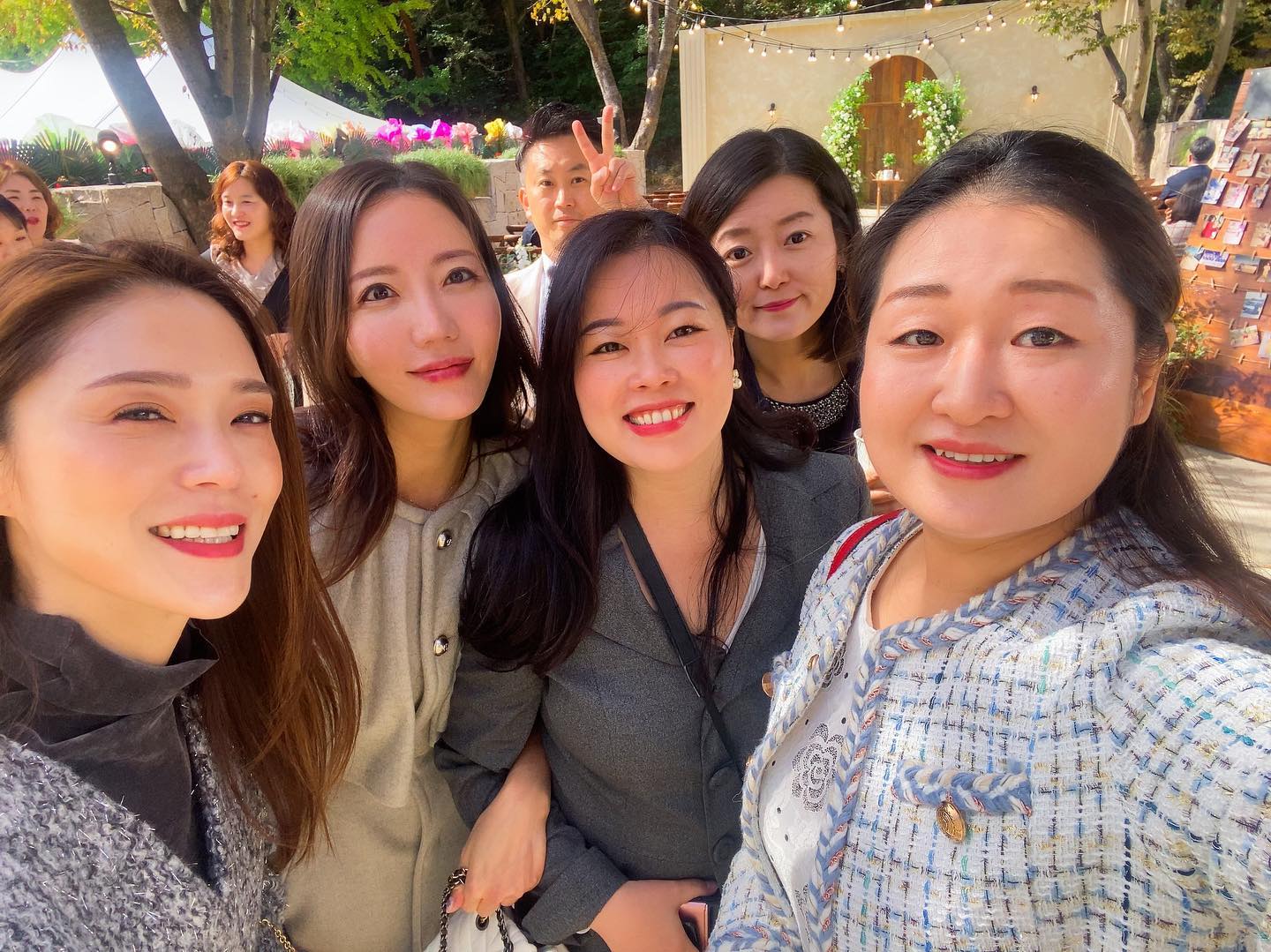 October 2023. 
동목오빠 장가가는날! 언니들이랑 대구로 고고고!
행복하고 즐겁게 사세요~ 🥳
.
.
.
#옥타 #월드옥타 #옥타인연 #친구 #결혼식 #대구
#고기먹으러간거아님 #늘즐거운만남 #추억 
#wedding #daegu #worldokta #friends #menory