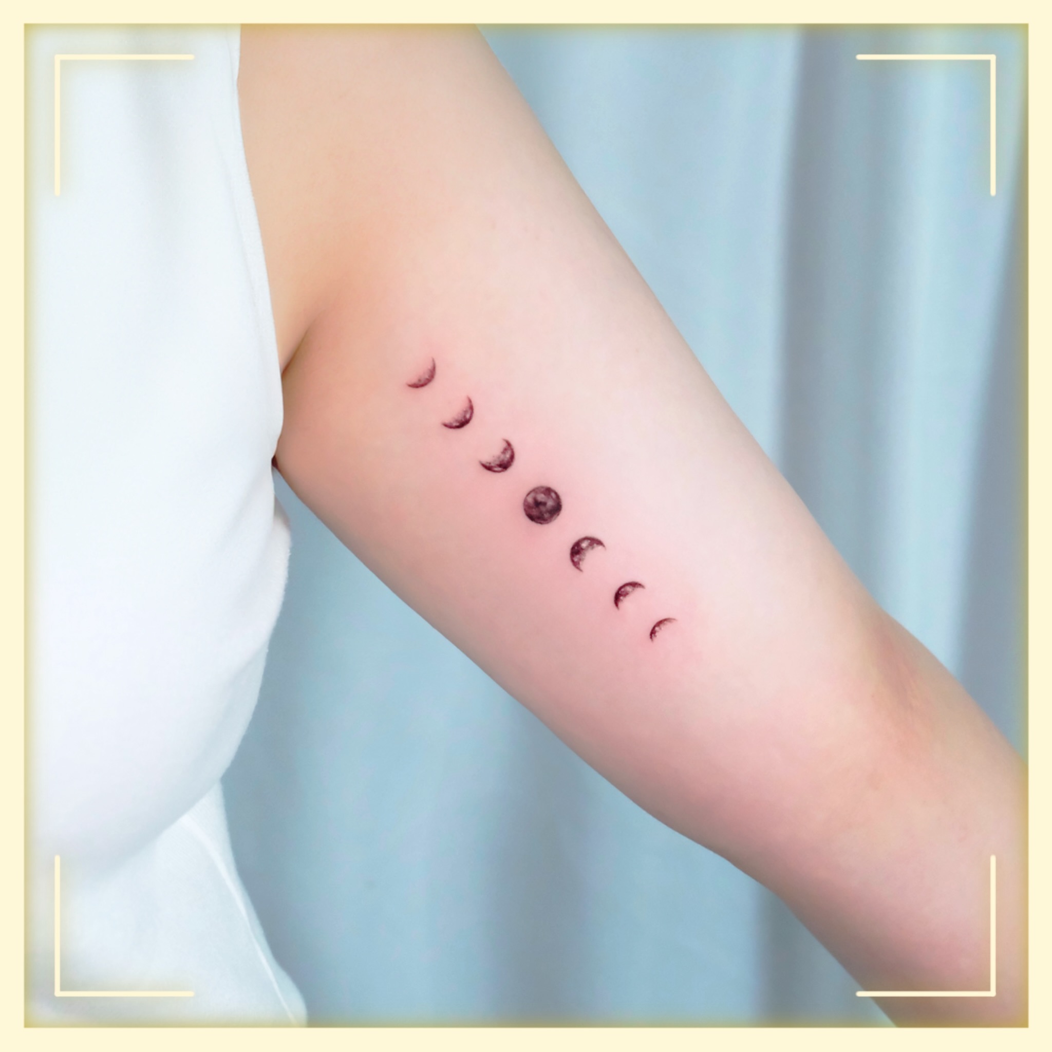 𝐌𝐎𝐎𝐎𝐎𝐎𝐎𝐎𝐍
.
.
Tattoo👉DM / Open kakao
.
.
.
.
.
.
#tattoo #koreatattoo #seoultattoo #hongdaetattoo #smalltattoo #moontattoo #韓国タトゥー #ソウルタトゥー #ホンデタトゥー #月タトゥー #홍대타투 #달타투 #감성타투 #포인트타투