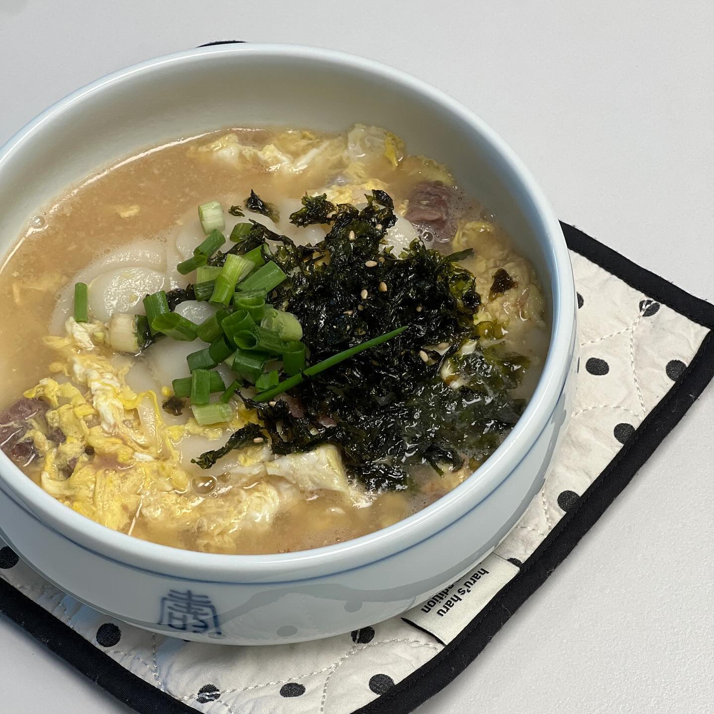 햅삐 뉴이얼 🎉🎊

🥄떡국
🥄족발&멸치참치주먹밥
🥄대패제육볶음

#신혼밥상 #신혼살림 #신혼부부 #럽스타그램 #신혼스타그램 #밥상스타그램 #밥상 #떡국 #족발 #멸치참치주먹밥 #주먹밥 #제육볶음 #대패제육볶음 #복그릇 #떡국그릇 #르쿠르제 #시라쿠스 #투썸 #투썸플레이스 #투썸케이크 #스트로베리초콜릿생크림케이크