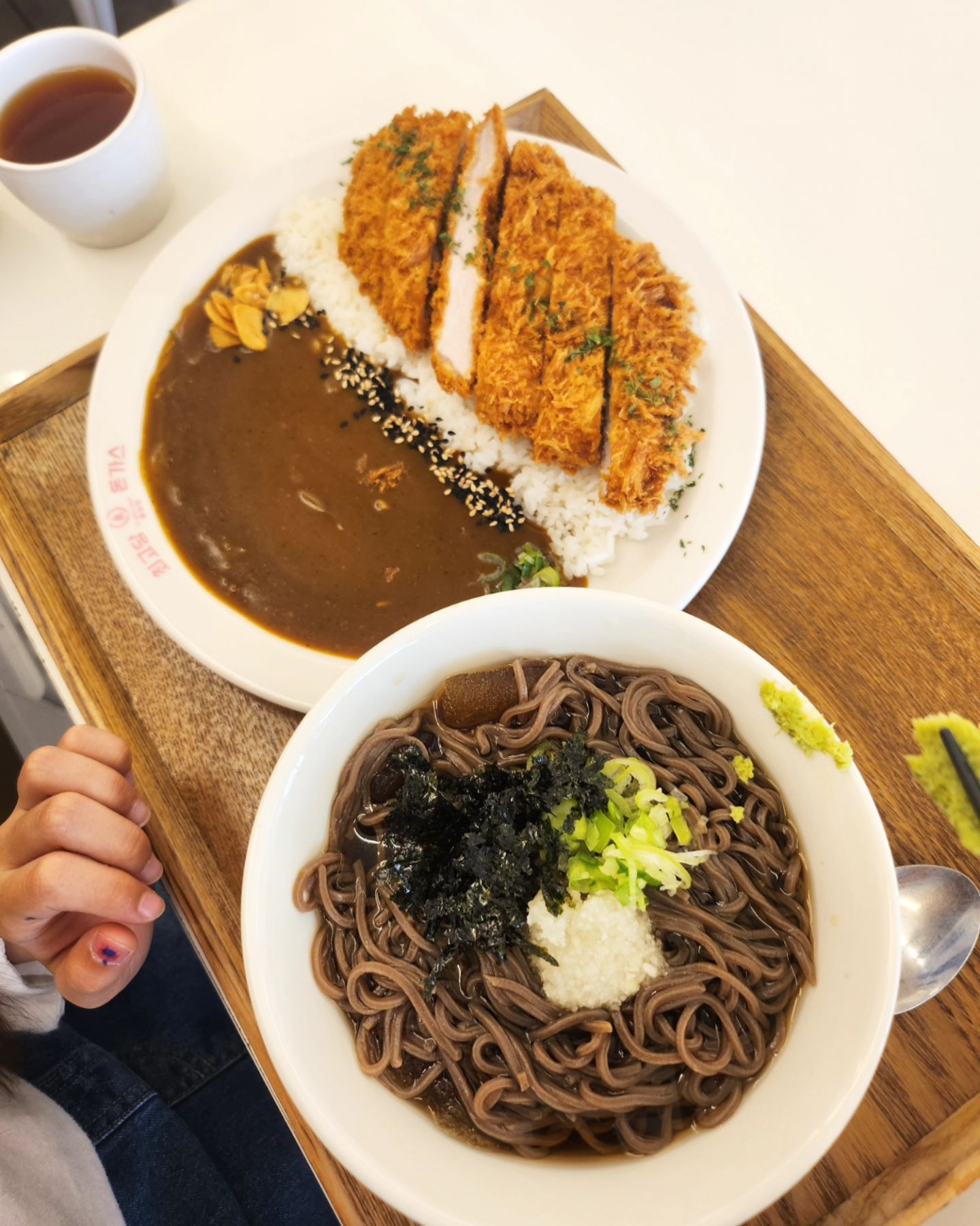 또왔다네!
돈까스 맛있어서 또옴 ㅋㅋㅋ
이번엔 카레돈까스~~~ 
더우니 냉모밀도 같이 세트로!!!

#최고당돈까스 #아산터미널점 #아산맛집
#모종동맛집 #모종동돈까스 #먹스타그램 #아산돈까스