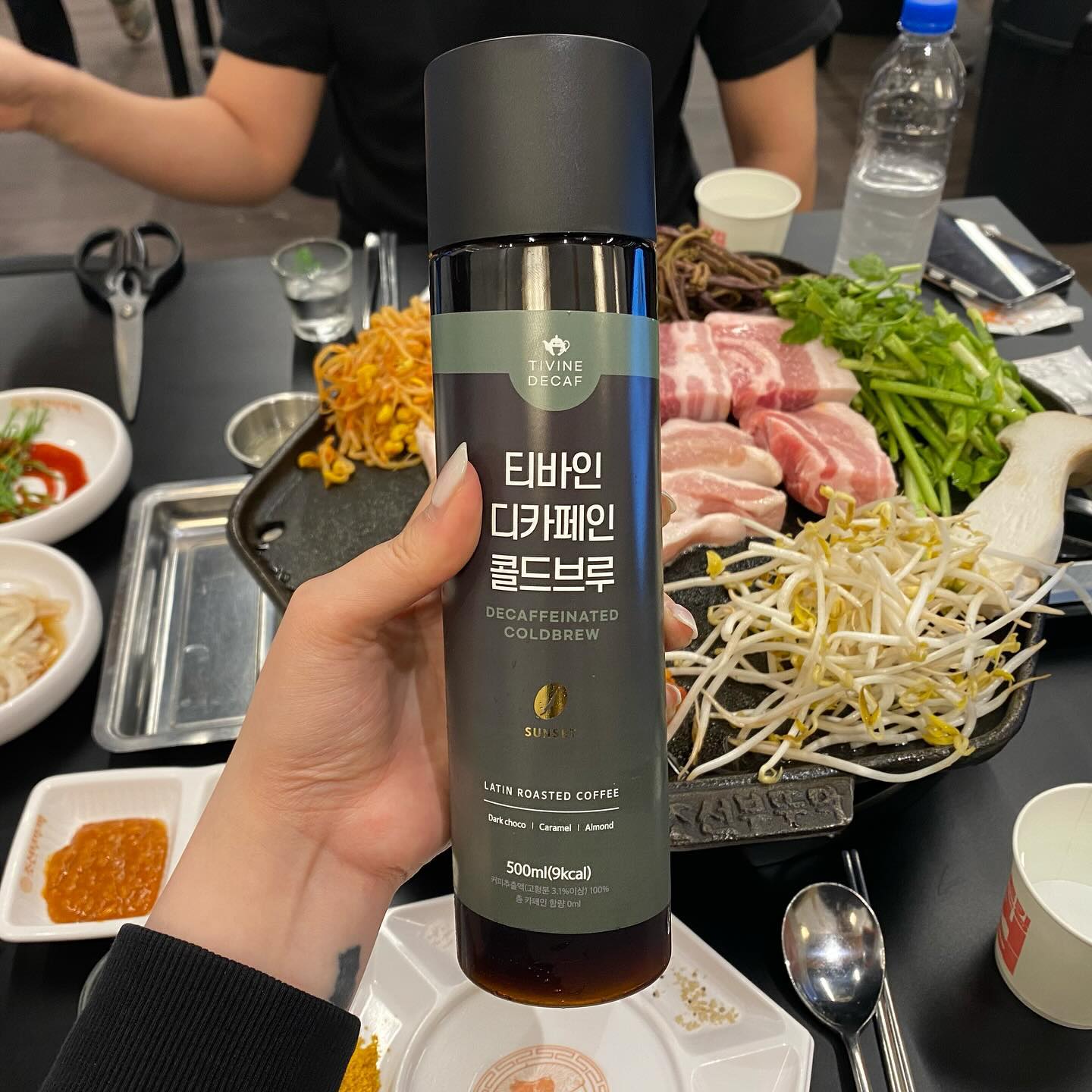 #먹쭈 #광고 #디카페인콜드브루 

https://smartstore.naver.co/o2osolution/products/10132888064

배리소현이 공구하는 커피 #셀뷰 디카페인 콜드브루 저렴한 가격으로 이벤트 진행 중이에요
24시간 안에 로스팅 된 원두만으로 추출하고 신선한 맛과 향에 커피에요
순수한 물만으로 카페인을 녹이는 SWP 공법으로 세가지 로스팅으로 기호에 맞게 마실 수 있어요
디파인 디카페인 콜드브루 500ml 사이즈로 Tall 사이즈 커피를 10잔 만들어 먹을 수 있어 가성비도 너무 좋아요

맛도 다양해서 취향에 따라서 즐길 수 있고 물만 있으면 바로 커피를 먹을 수 있고 또한 우유만 있으면 라떼까지 만들어 먹을 수 있어 간편하니 너무 좋아요

디카페인 99.99%로 밤늦게도 맛있는 커피를 즐길 수 있는 #디파인디카페인콜드브루 추천드려요

#공동구매 #디카페인 #콜드브루라떼 #홈카페놀이 #디카페인커피