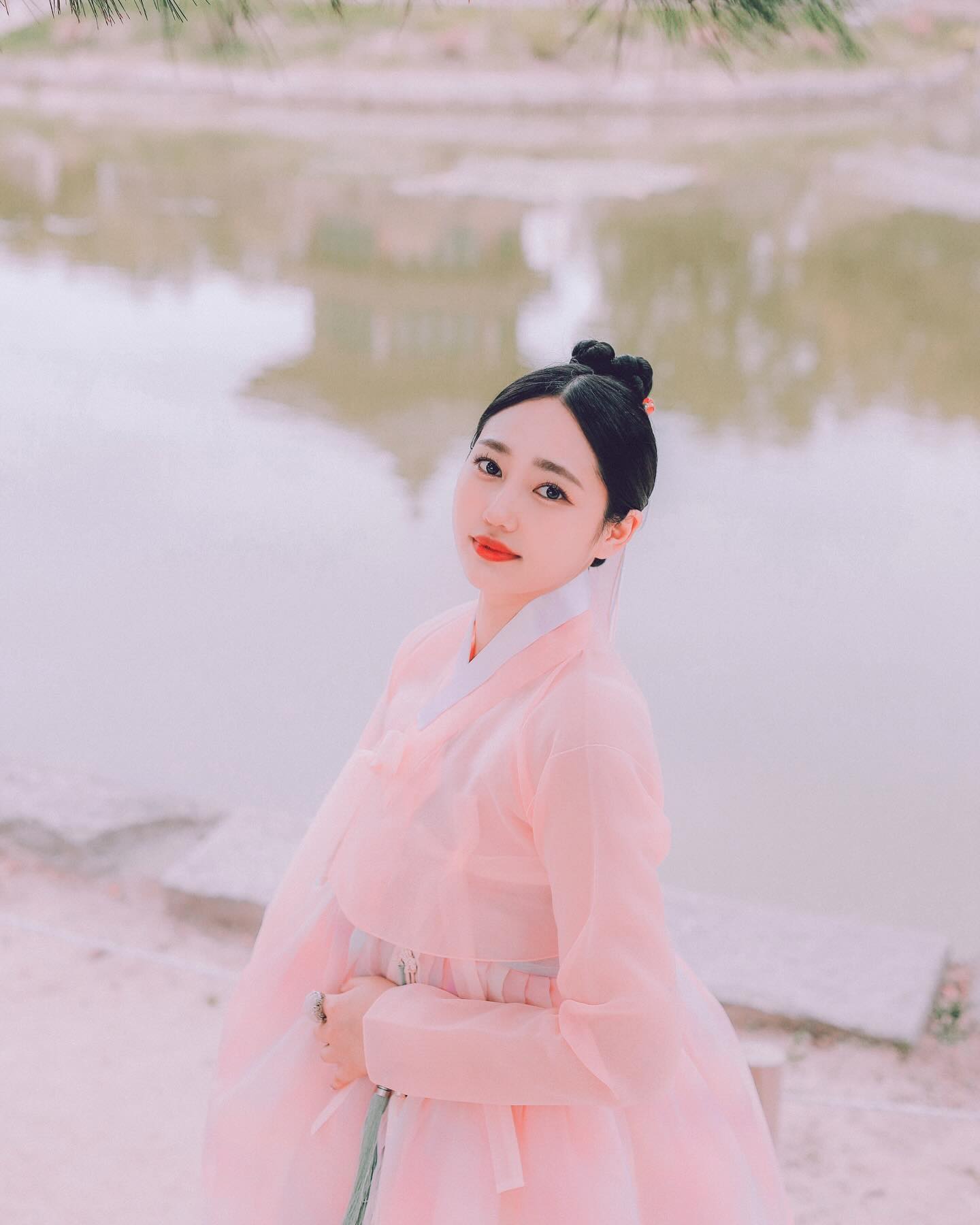 만개화🌸

moahanbok 
jeong_hwan_pic_ 

#경복궁 #녹금당 #핑쿠핑쿠 #한복스냅 #한복
#모아한복 #인생샷 #효니스냅 
#moahanbok #koreangirl #korean #hanbok #韓服
#koreatravel #koreatrip #seoultravel #seoultrip