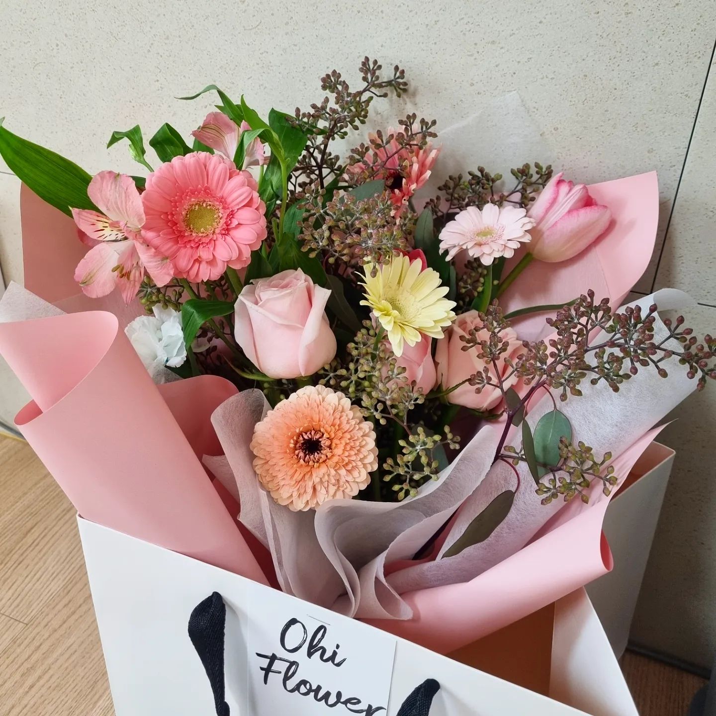 오마카세도 함께 즐기는 우리집 8개월 아기👶🏻
외할머니 덕분에 차완무시부터 시작해 교쿠까지 함께 마무리!ㅎㅎ
내 아기지만 너무 귀여워 애기만 보면서 식사하느라
사진이 없네.. 너무 맛있었는데!🥹
기분 좋은 2024년의 시작✨️

#8개월아기#아기스타그램
#아기오마카세#👶🏻🩷
.
.