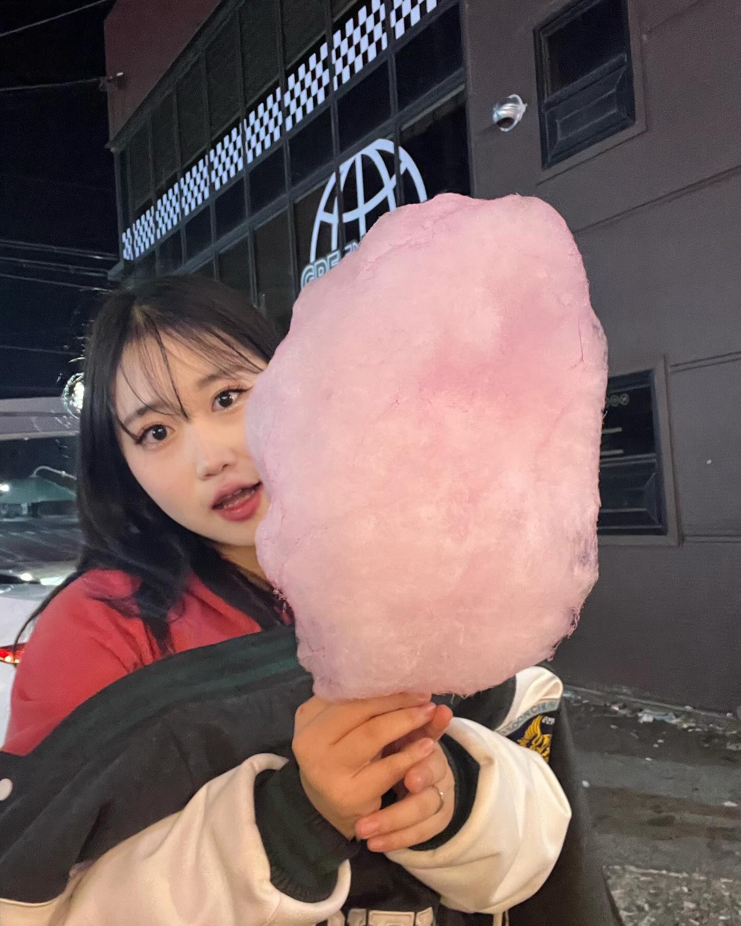 그렇게 살거면
후•••후 불면은 구멍이 뚫리는 커다란 솜사탕