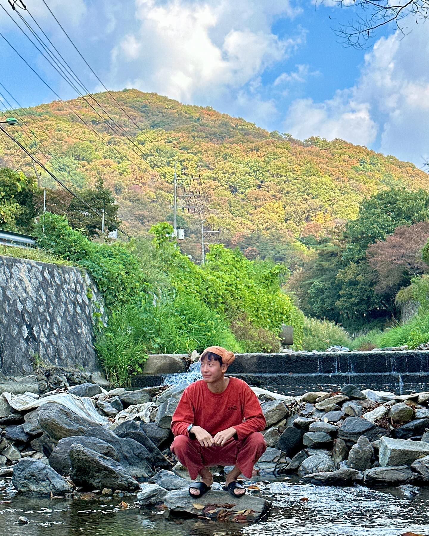 추워서 발은 못 담구겠어...
(똥싸는거 아님, 마지막 사진 소금쟁이)