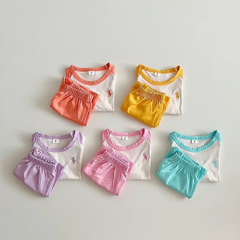💛 1+1폴나그랑 소로나 상하세트 💛

부들부들 원단!!
옥수수에서 당을 추출, 발효시켜 만든 소로나 원사로 제작한 상하세트 !!!! 💛
푹푹 찌고
더운 날엔 그 진가를 백 프로 발휘하지요😎
빨리 마르고, 에어컨을 입은 듯한
차르르한 느낌이 시원하고 보드랍게 감싸주는 감촉이에요💙

착한가격에 좋은 원단까지!
커플룩,남매룩,등원룩 휘뚜루마뚜루 
너무좋쥬 👍🏻♥️

✔️구성
1+1 상하세트 (컬러,사이즈 교차가능)

✔️컬러
오렌지/노랑/민트/보라/핑크

✔️사이즈
3호(XS) / 5호(S)/7호(M)/9호(L)/11호(XL)/13호(XXL)

✔️주문기간 :  4월12일(금)-4월19일(금) 23시 마감
✔️배송기간 : 5월3일부터 배송시작

구매문의는 댓글이나 디엠 주세요❤️