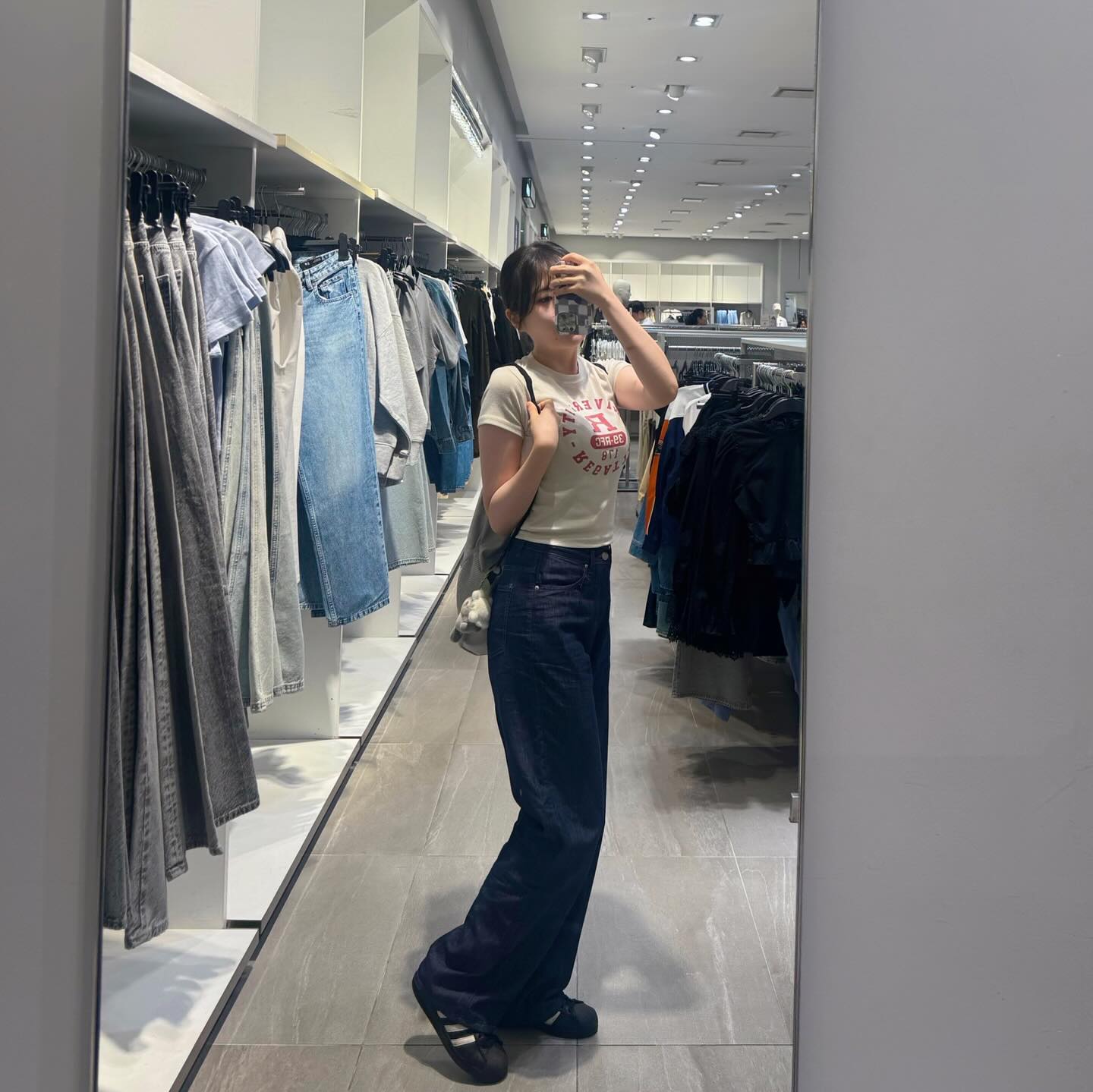 편하고 이쁜 코디 이거 맞쬬‼🤭️
(맞다고 해줘요)

#패션모델 #03 #04 #일반인모델#패션인플루언서 #여자모델 #피팅모델 #촬영문의dm #촬영문의는dm #패션계정맞팔 #패션계정소통 #패션맞팔 #고양스타필드 #여름코디 #여름데일리룩 #outfit #ootd #fyp #장마코디 #휴가룩 #좋아요반사 #선팔하면맞팔 #댓글반사 #fff #감성사진 #복숭아