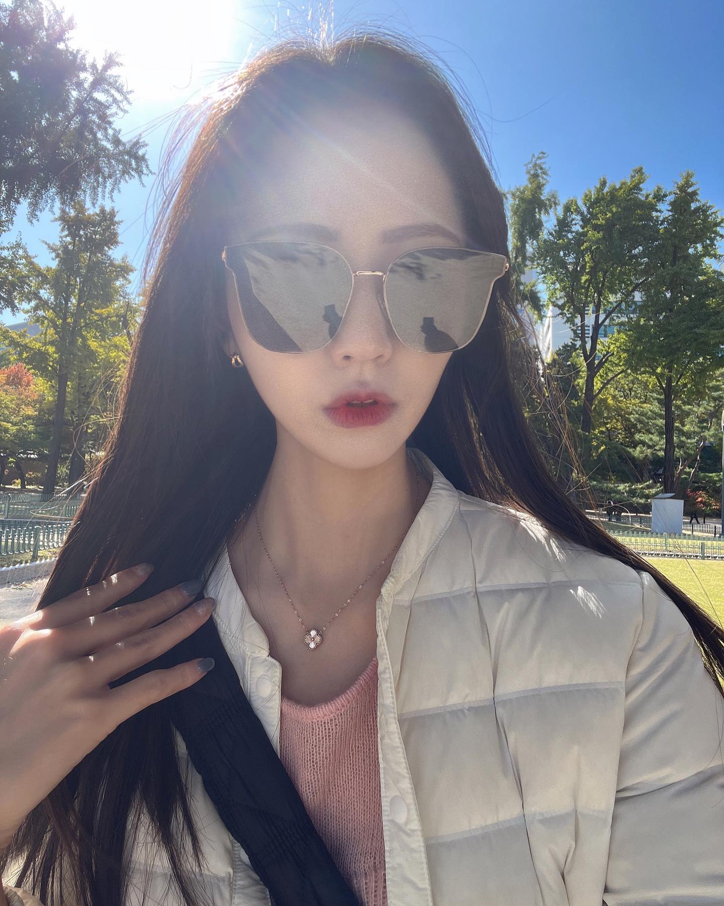 #협찬 
🌟리에티 ILLUSO RT 4032와 함께한 종로여행🌟

✔️얼굴이 동그란 편이라 선글라스가 둥글면 안어울리는 느낌인데 요건 오버사이즈 캣아이 디자인이라 얼굴형 보완👍👀

✔️장시간에도 편안한 착용가능

✔️UV차단렌즈 +블루라이트차단렌즈

.
.
.
.
.
.
.
.
.
.
.
#리뷰메이커 #썬구리맛집 #리에티 #리에티아이웨어 #선글라스 #리에티선글라스 #선글라스추천 #selfie #selstagram #셀스타그램 #얼스타그램 #익선동 #덕수궁 #돌담길 #가을 #autumnvibes #autumn #seoul #일상 #모델 #ootd #dailylook #instadaily #dailymemes #sunglasses #lfl #좋반 #좋아요반사 #소통