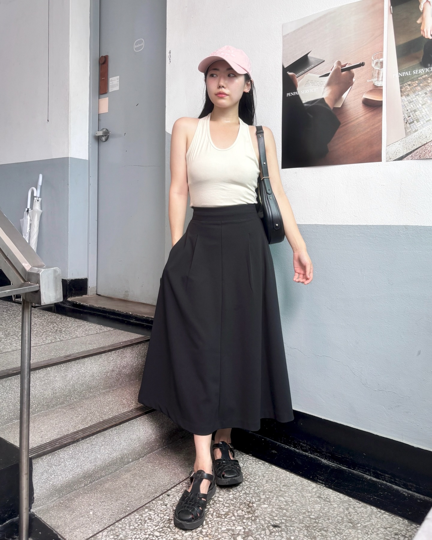 잠깐만 나갔다와도 땀이 줄줄꒦ິ⌓꒦ີ 요즘 휘뚜루마뚜루 정말 잘 입고있는 요 스커트는 우아한 실루엣을 연출하지만 정말 편해서 비행기스커트로도 유명한 에이슬 스커트에요✈️ 여행때마다 챙겨다닐 아이템 발견❥･•
aisel.airport 
aisel.people
#여행용 #장시간 #편안함