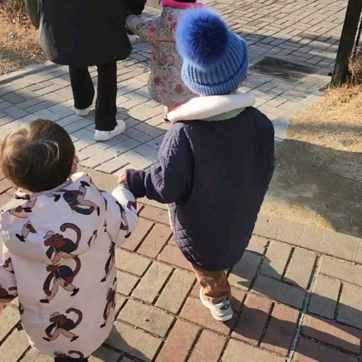 2월까지 꼼짝없이 하원 애데렐라인데
혜이지니랑 윤똑이가 도와줘서
나 맘편히 대구에서 시간 보냈쟈나
로건띠랑 윤똑이 제법 잘 어울려요🫶🏻

고마워
bellejini_ 
🤍

#원투25개월