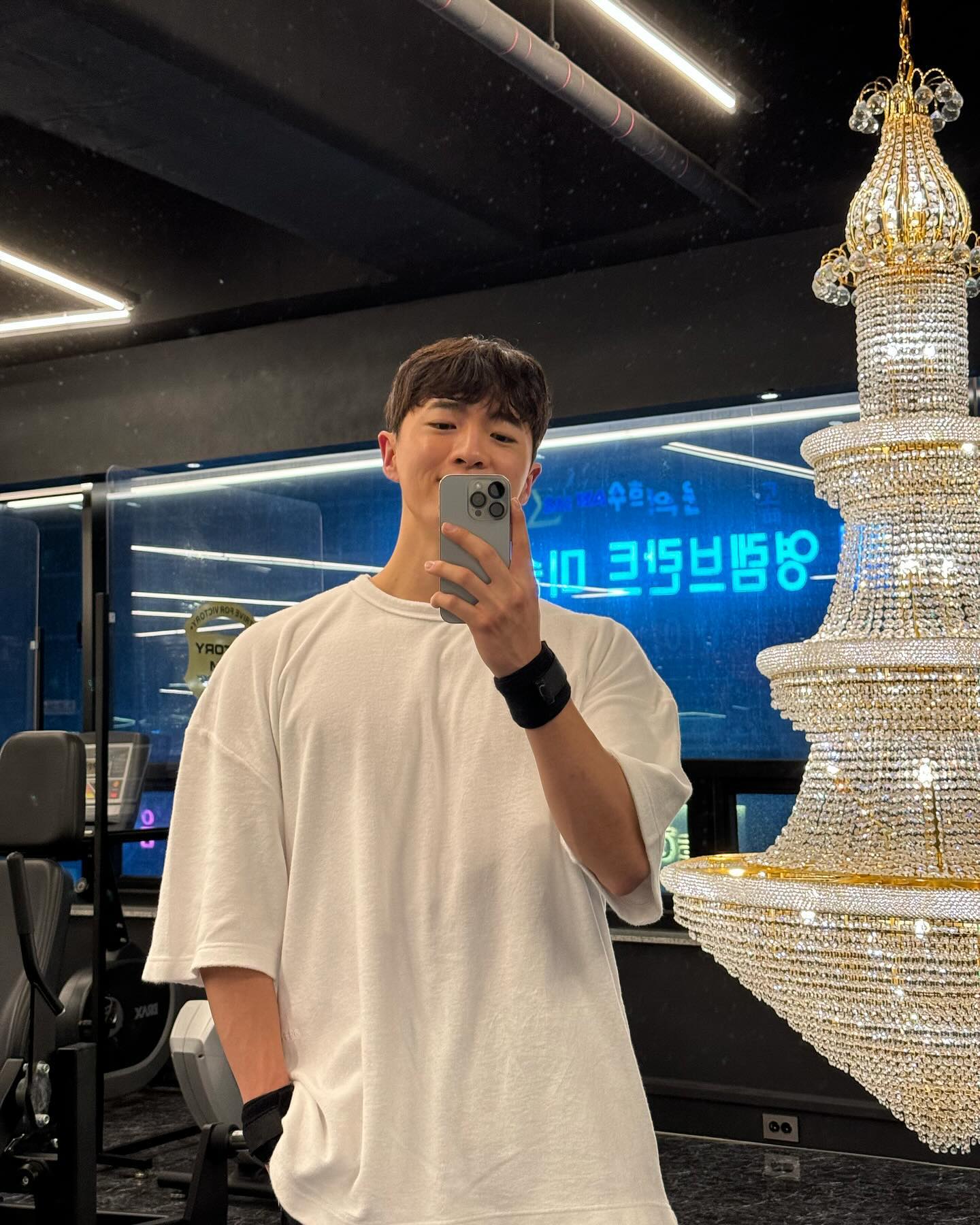 .
2023.12.14

운동 복귀하고 처음으로 등 당겨준 날

너무 오랜만에 등운동이라 
운동하면서 등에 힘주는 게 이게 맞나 
싶을정도로 뭔가 엉성해진 느낌😶‍🌫️

다시 하다보면 금방 돌아오겠지

킵고잉👊🏻