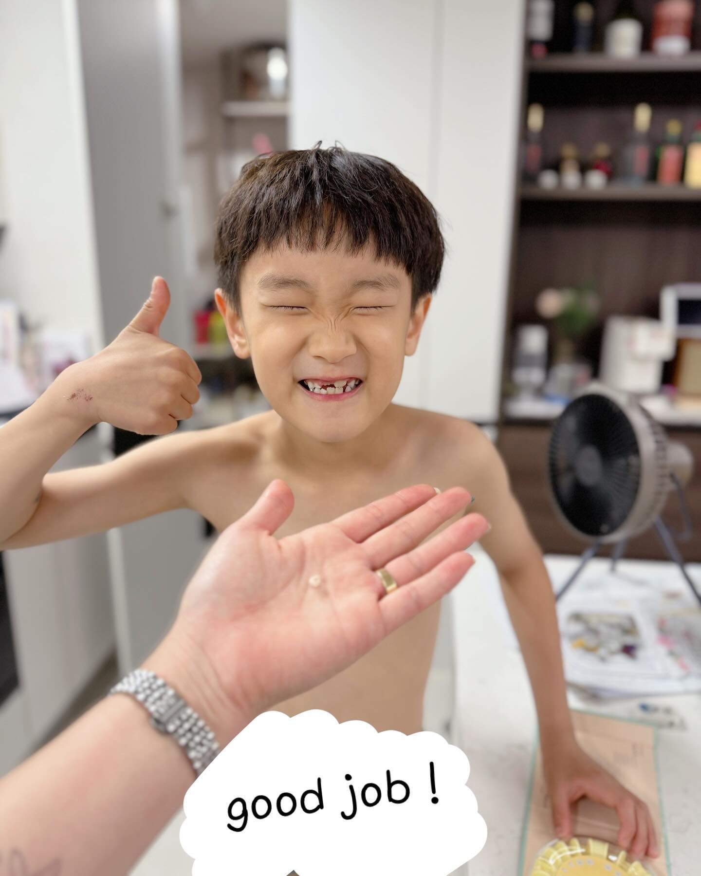 ෆ 2999
ㅤㅤㅤㅤㅤㅤ 
치킨 먹다가 갑자기 빠져버린 6번째 이🦷
모두가 당황😳과 동시에 추카추카👏🏻
하루하루 성장해가는 #잼민이 #초2아들
ㅤㅤㅤㅤㅤㅤ 
ㅤㅤㅤㅤㅤㅤ 
#더말안듣겠네
#뒤로넘어가는엄마