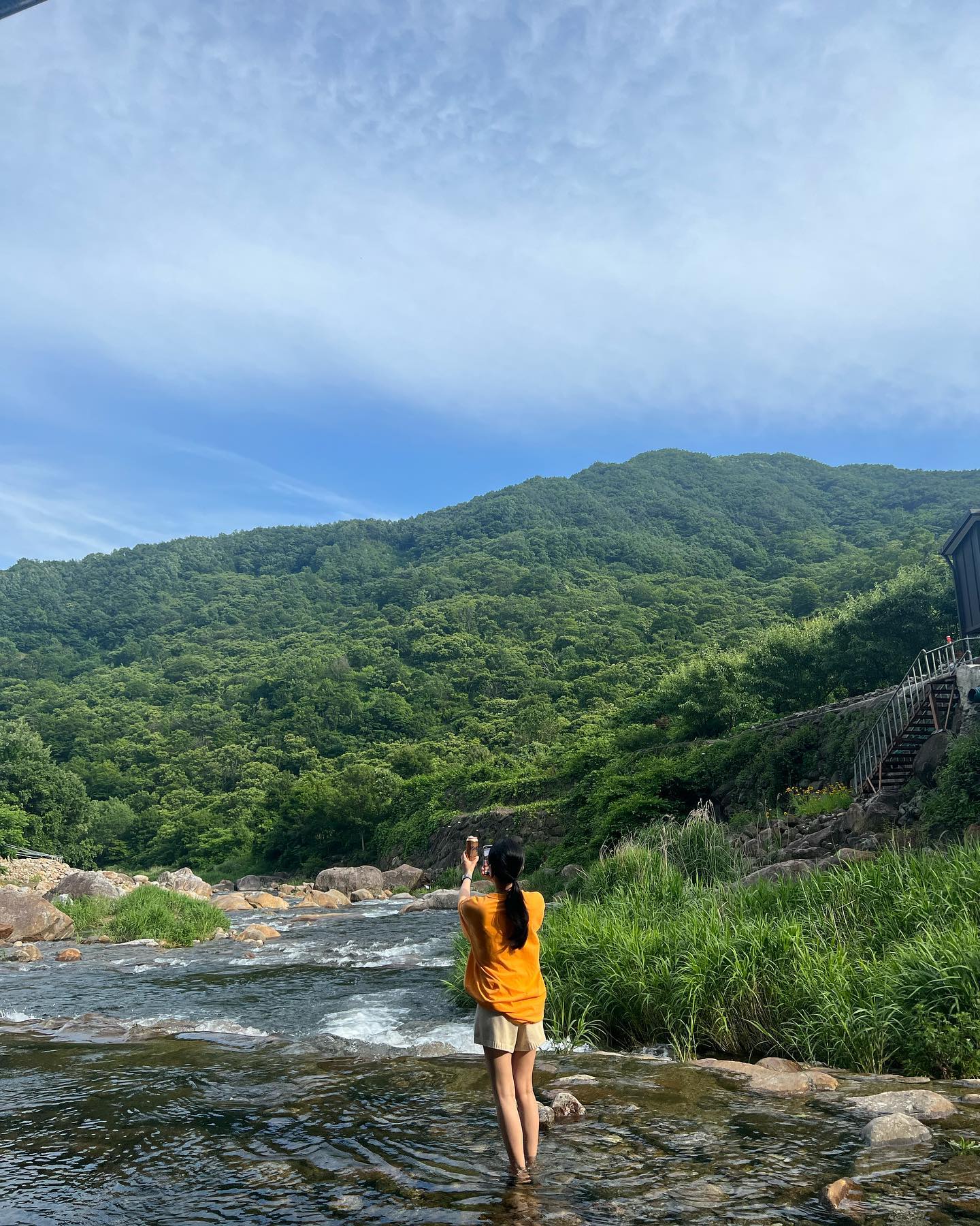 6월엔 행복한일 가득할꺼같아~ෆ
이번년도 첫 계곡&글램핑 넘 좋아따🏕️
날씨요정은 이번 여행도 완벽했다💛☀️🌙🧚🏻‍♀️

댓글이벤트당첨으로 가게된 #피아골오토캠핑장 !! 바로 옆에 피아골 계곡이 있어서 여름에 오면 좋은곳👍🏻 (진짜 허버시원하고 깊음)
직원분이 계속 신경 써주시면서 이것저것 많이 도와줬는데ㅎㅎ 숯불 바베큐 불도 직접 해주시고🥩 불멍세트도 챙겨주셔서 밤까지 따뜻하게 캠핑즐길수 있어서 완전 최고였다🔥👍🏻
(홈키파 서비스로 챙겨주심🥹 감동 🥹)

나중에 시간내서 또 가고싶은곳!!!!!!🤍
스토리 보고 다들 궁금하셨쥬??😆

#구례 #구례여행 #구례지리산 #지리산계곡 #피아골계곡 #구례글램핑 #글램핑 #캠핑 #오토캠핑 #오토캠핑장 #추천 #계곡추천 #계곡캠핑 #계곡캠핑장 #계곡여행 #여행 #날씨요정 #광주